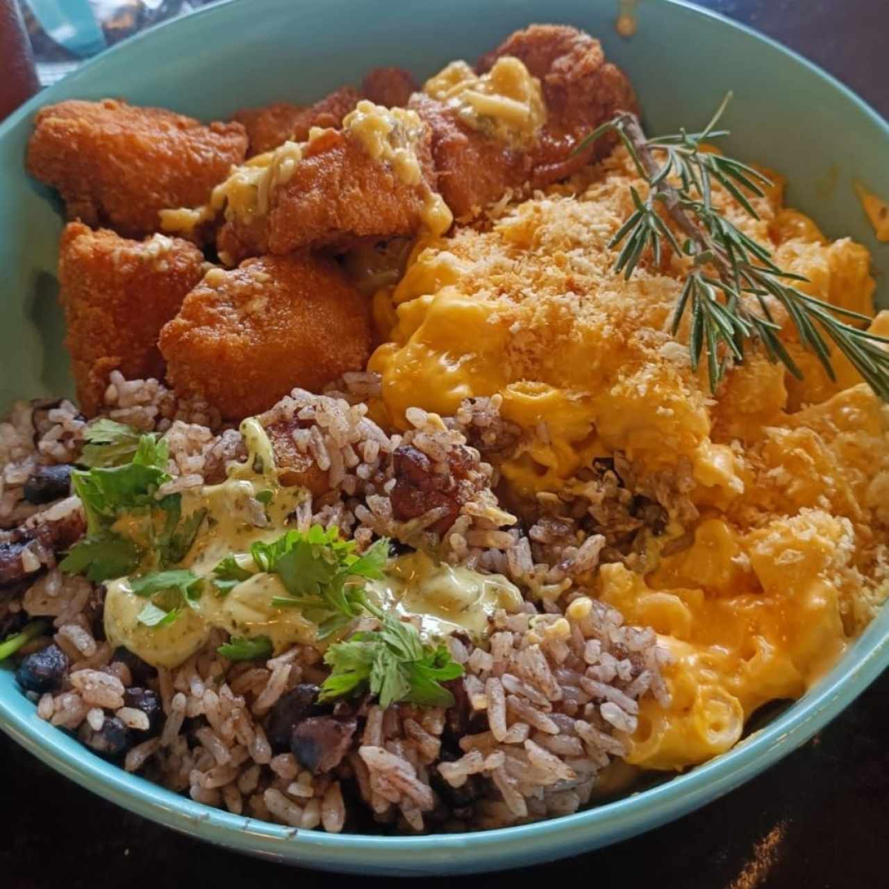 Arroz de jazmín con frijoles negros 