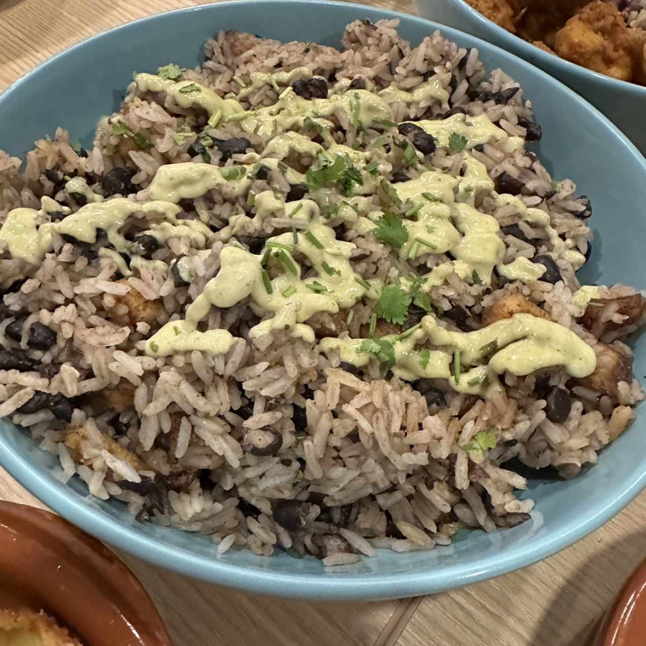 Arroz de jazmín con frijoles negros y cuadritos de platano maduro (chico)