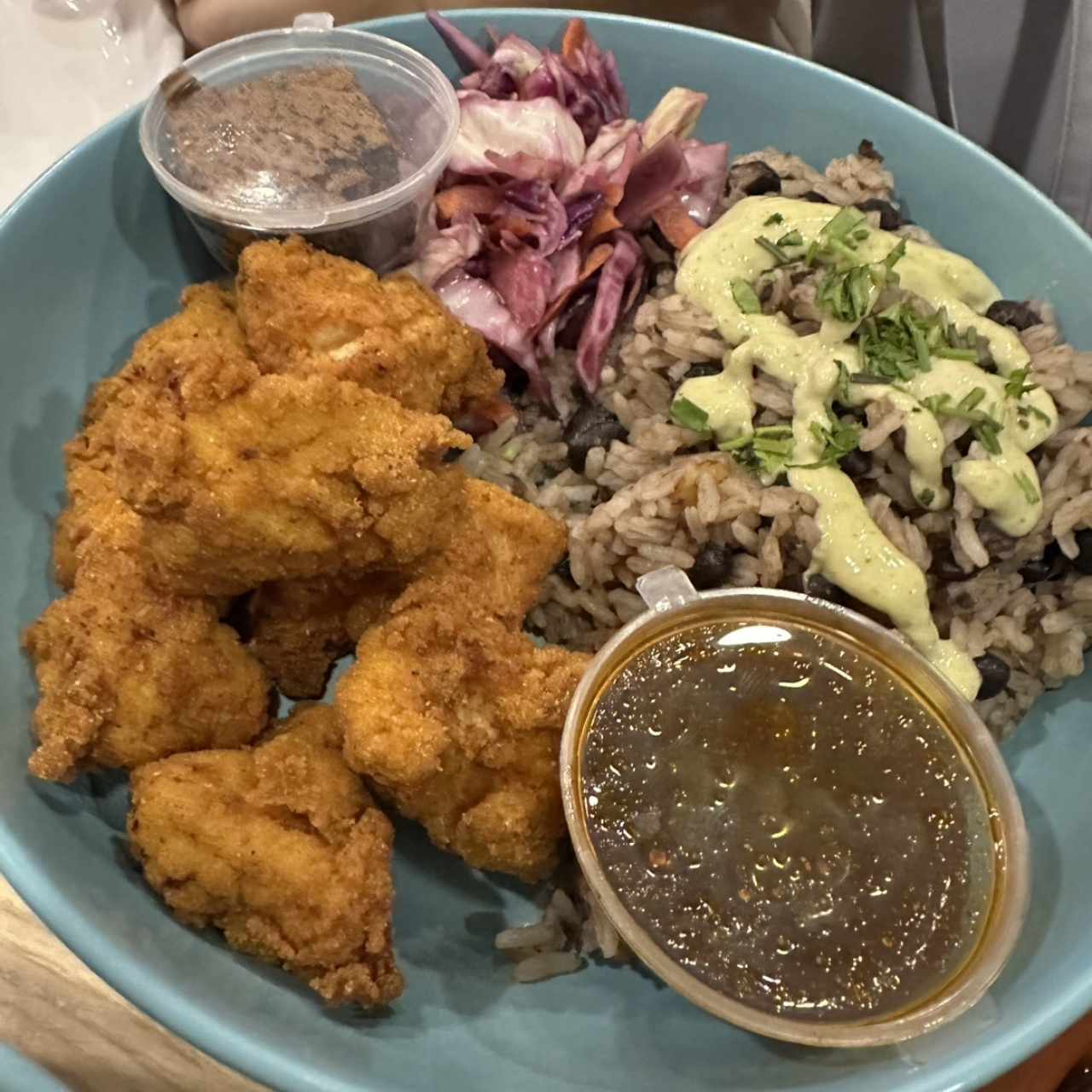 Crispy Chicken Poppers con salsa de su elección Mediano