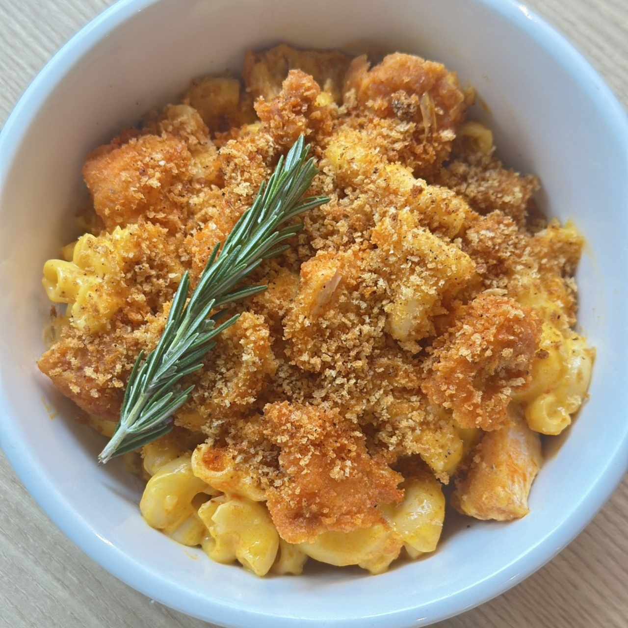 Buffalo chicken poppers and mac chesse 
