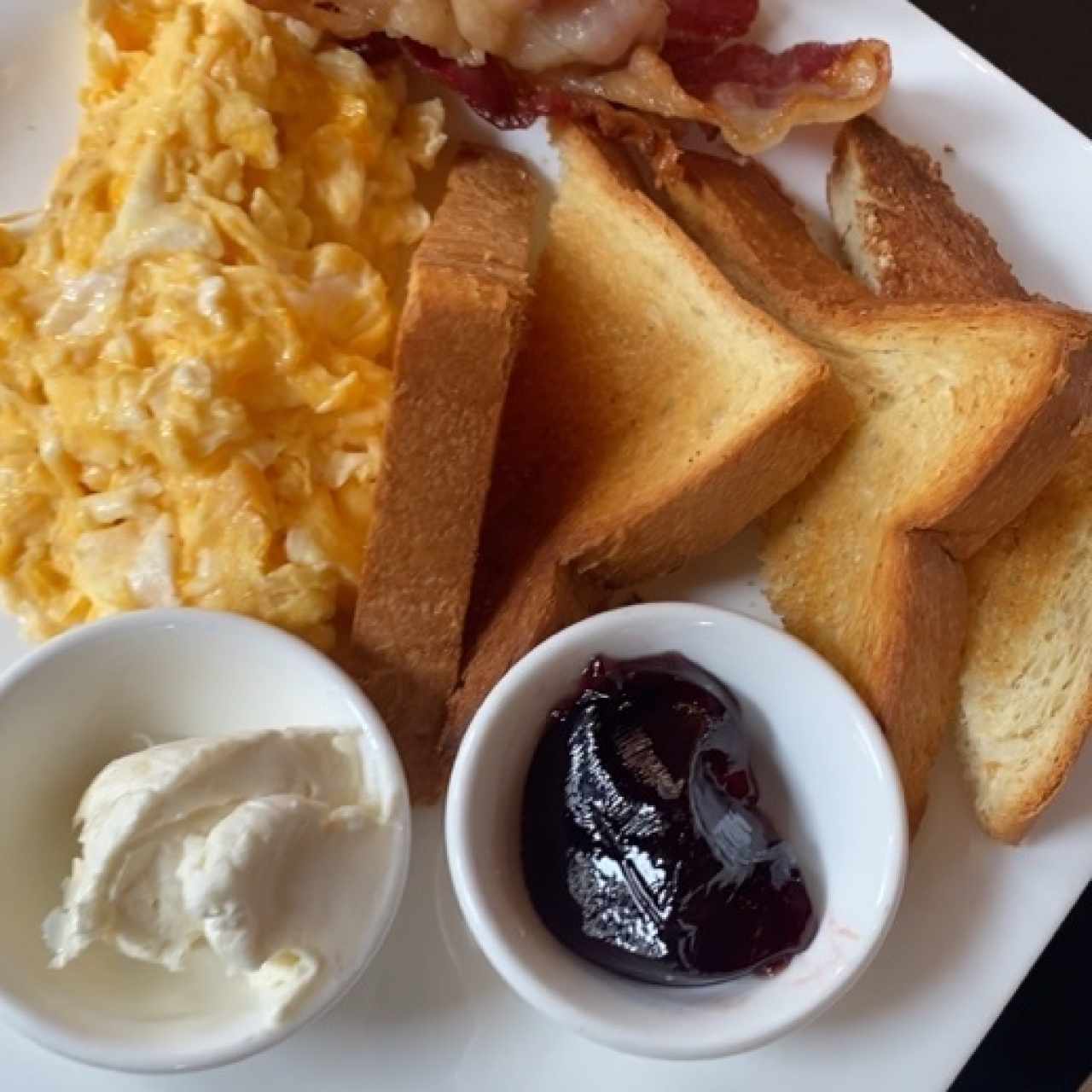 Huevos al gusto con todo