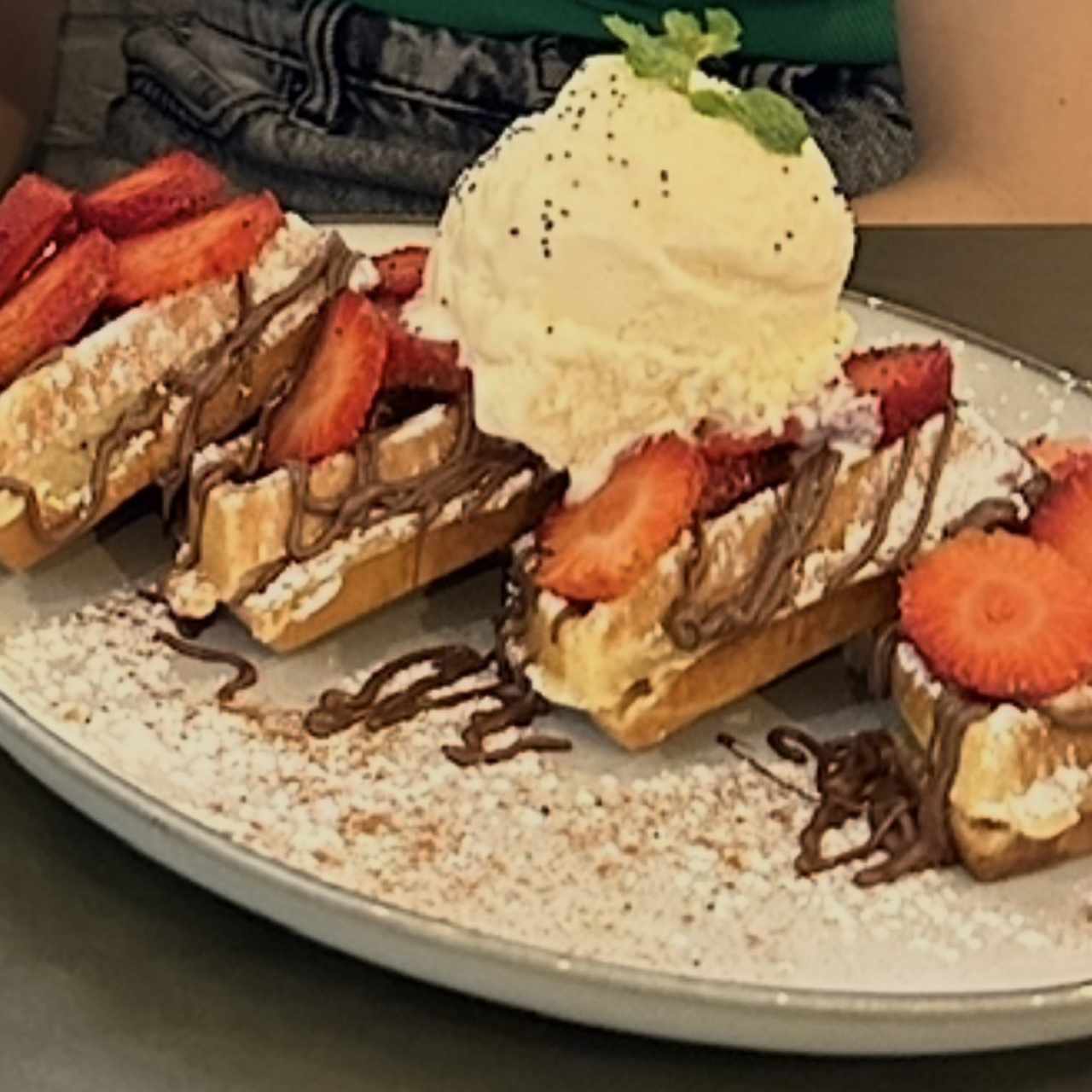 Waathfle "A"Con Nutella,Fresas y Helado
