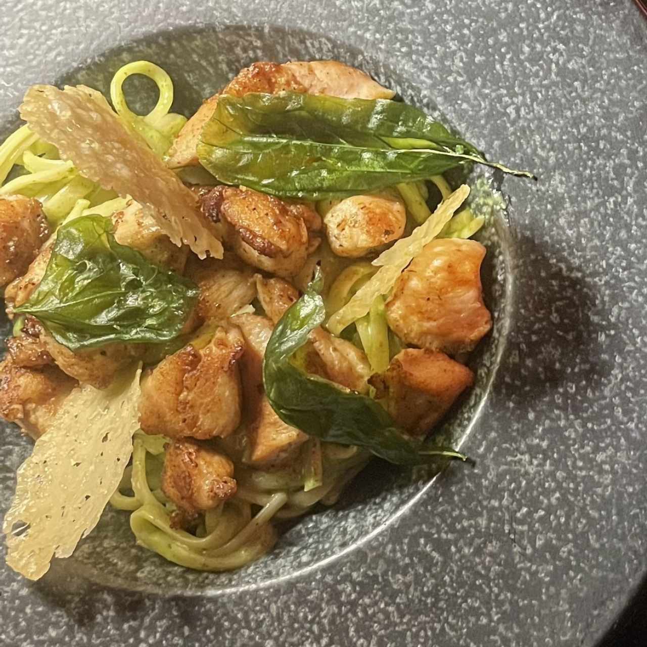 Pasta pesto con pollo