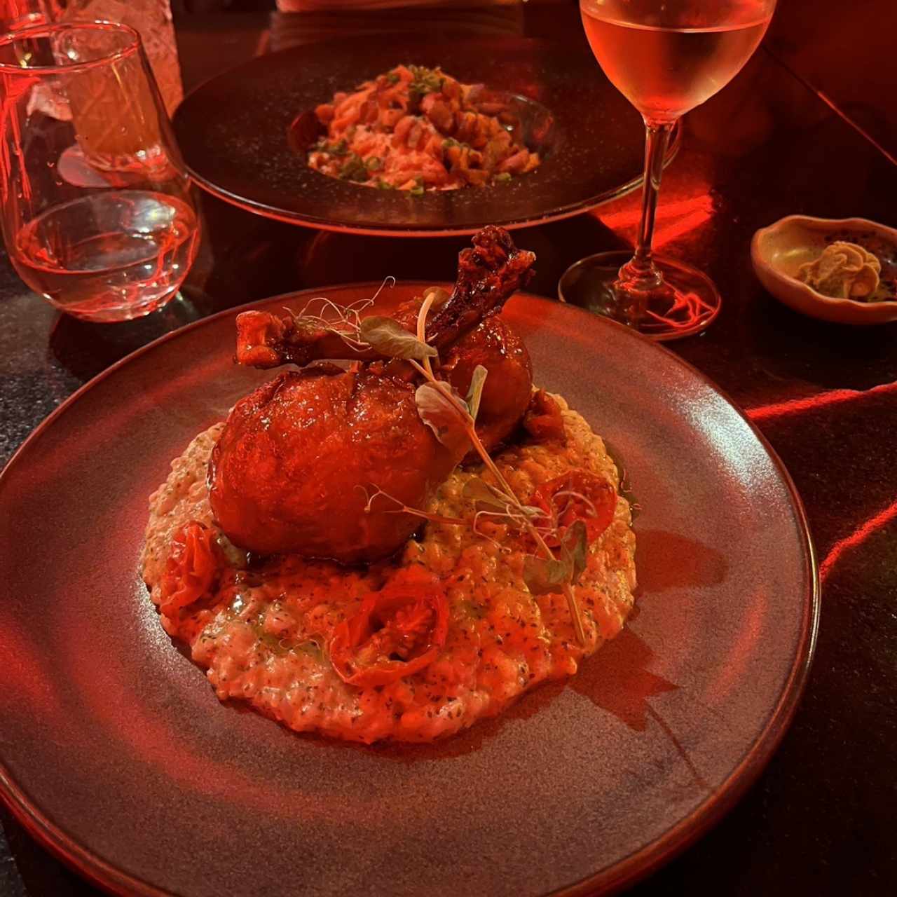 Risotto de pesto con pollo al jardín