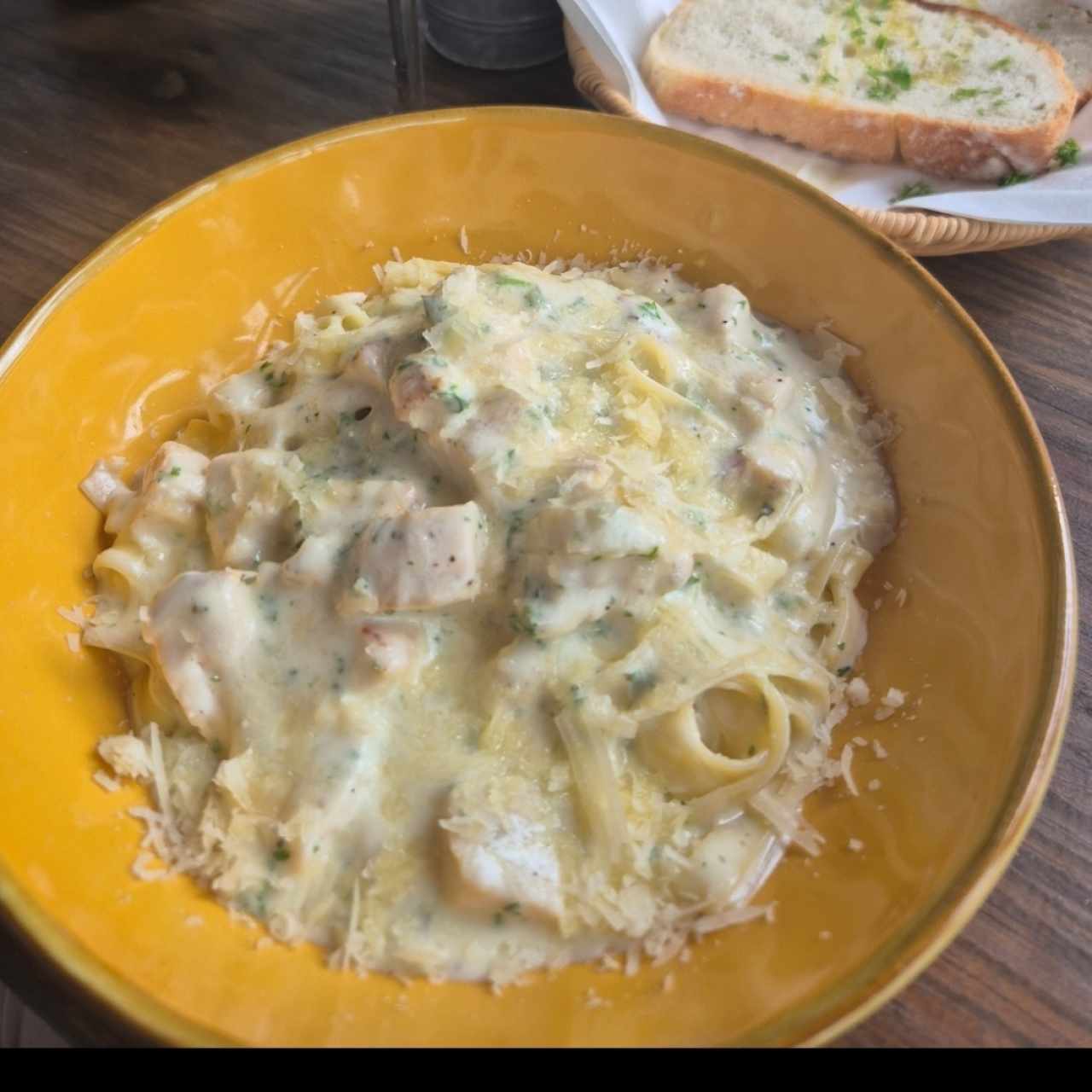 Pasta Alfredo con pollo