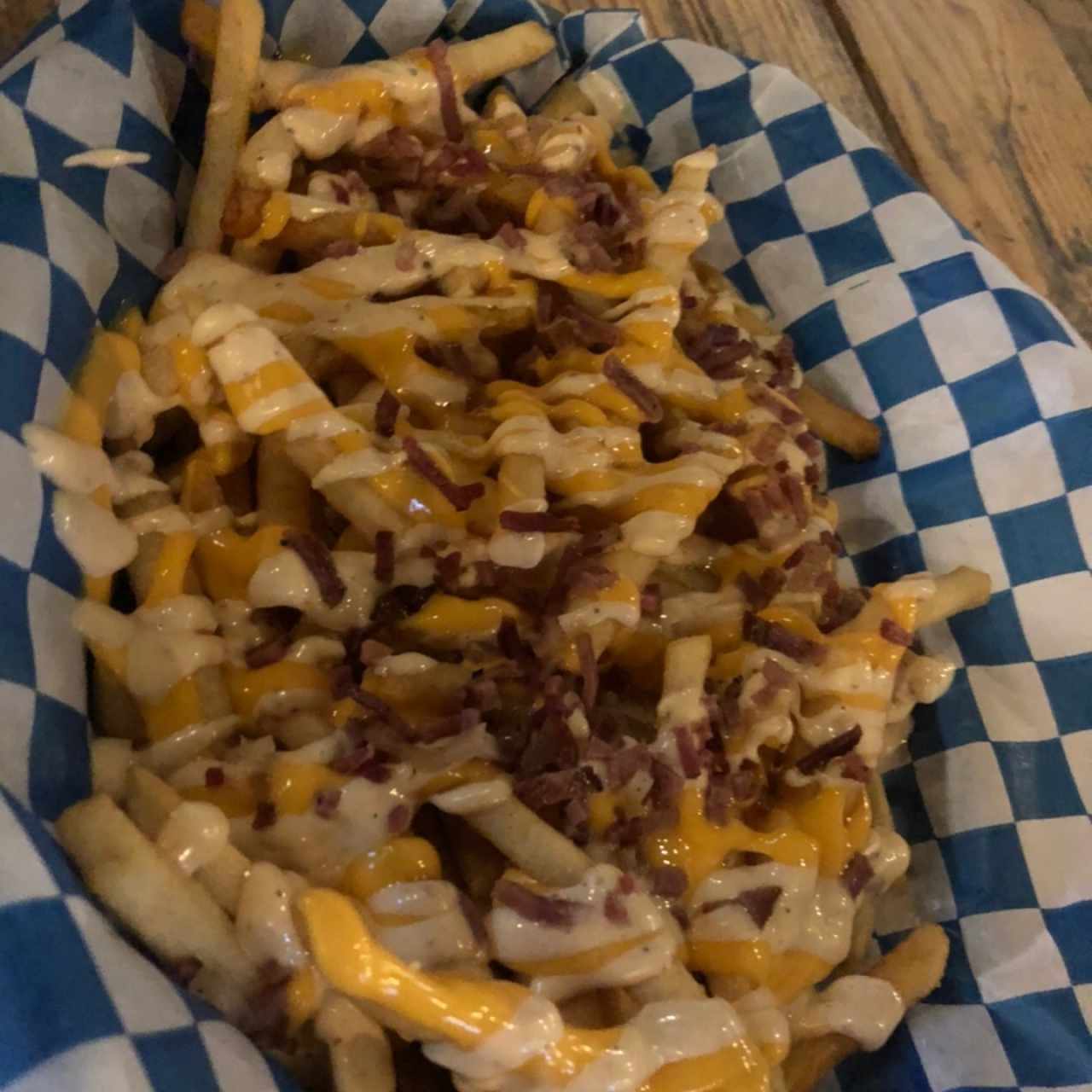 Papas bravas con bacon