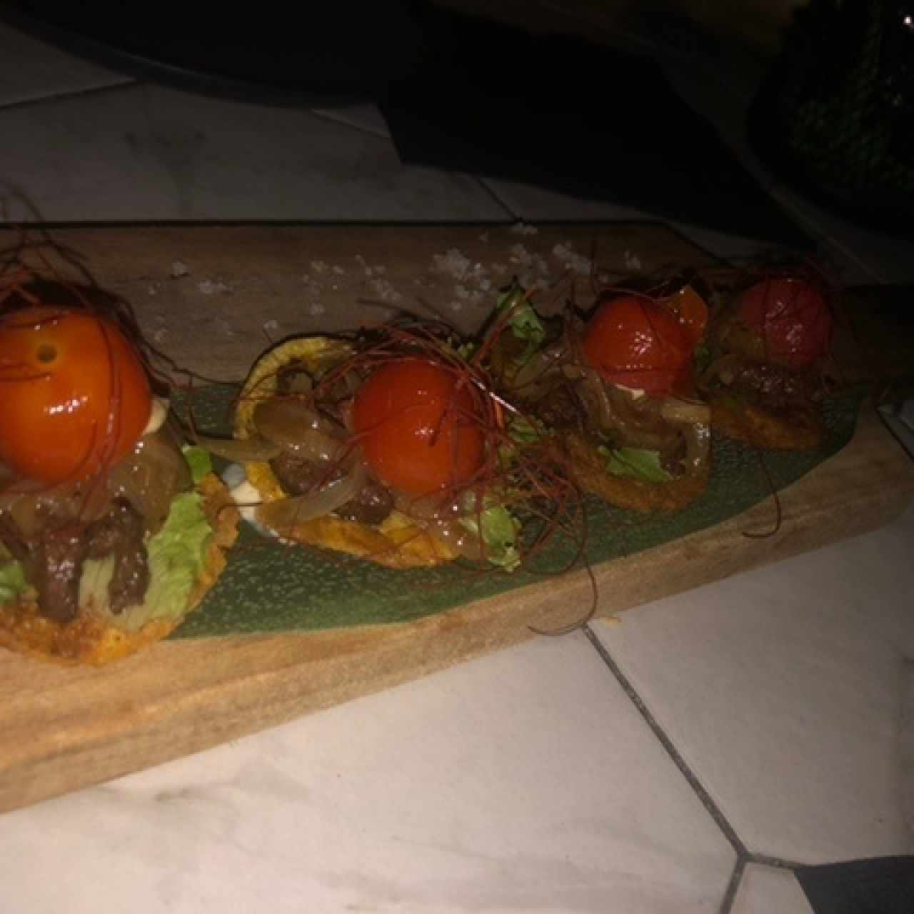 Tostones con entraña