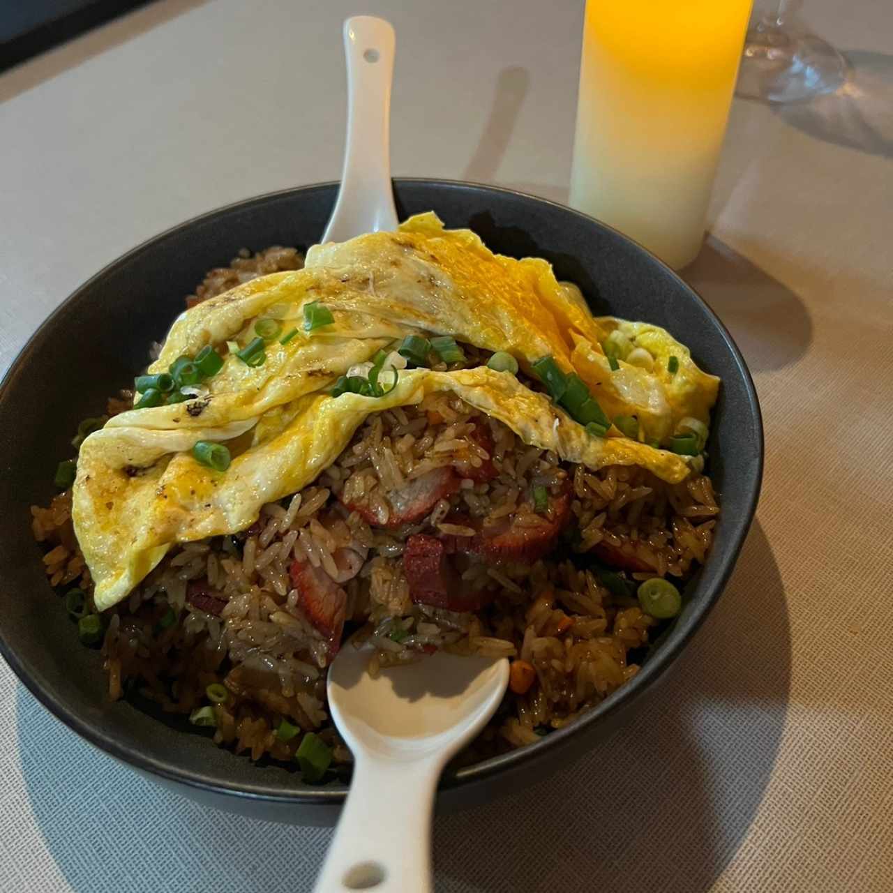 Arroz oriental de char siu