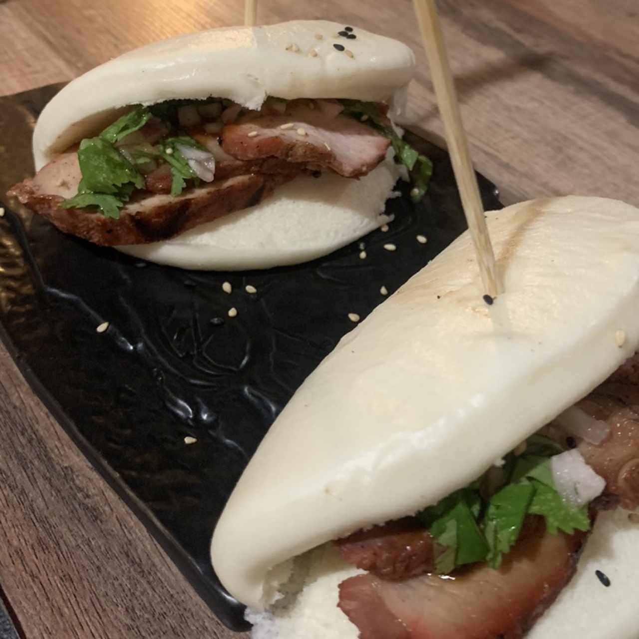 Bao de char siu con cerdo al carbon