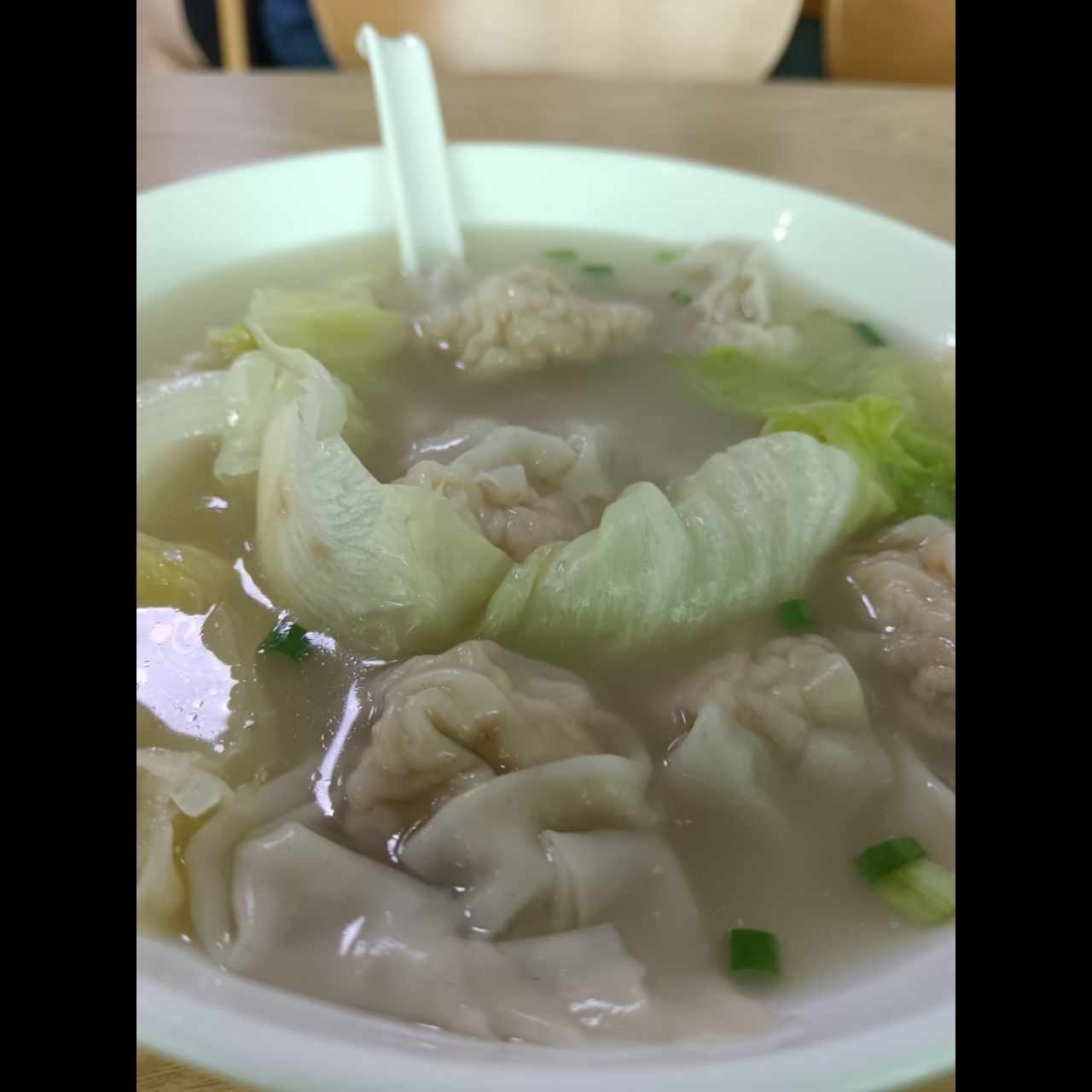 Sopa de wantón de puerco xom camarones