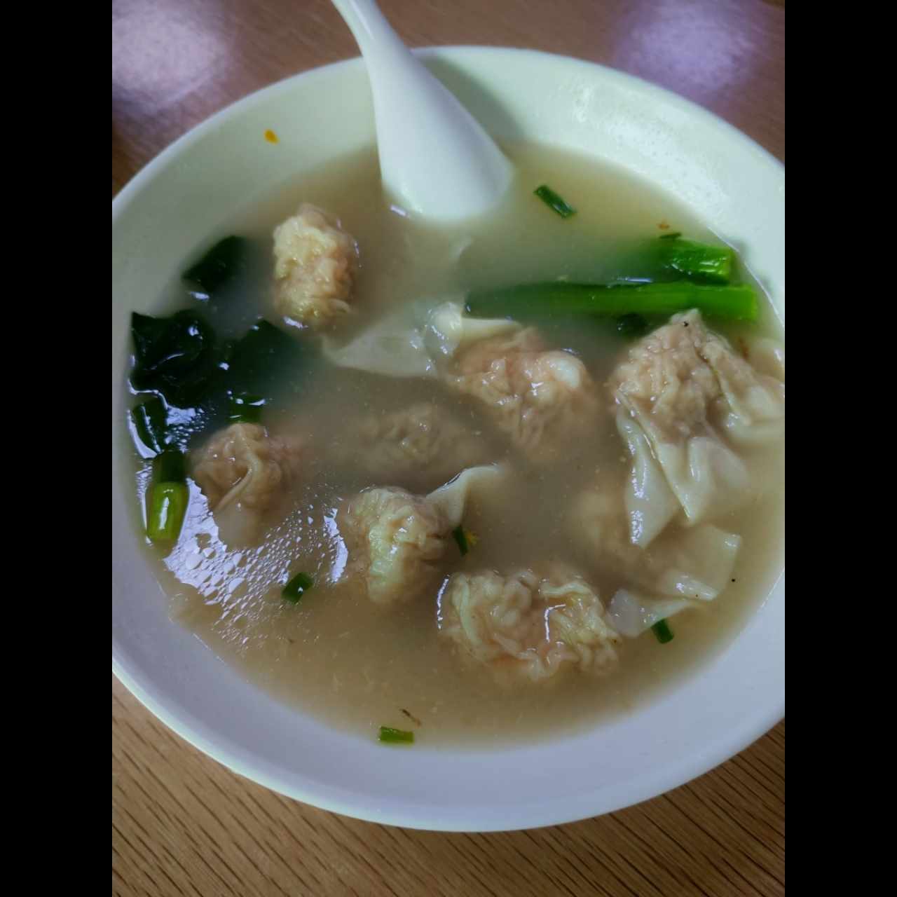Sopa de wanton sola sin fideos 
