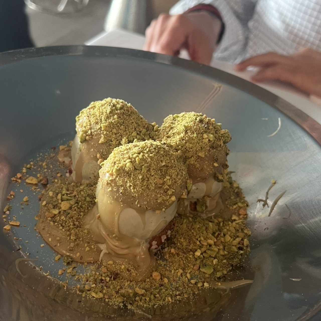 DOLCI - Pistacchio Profiteroles