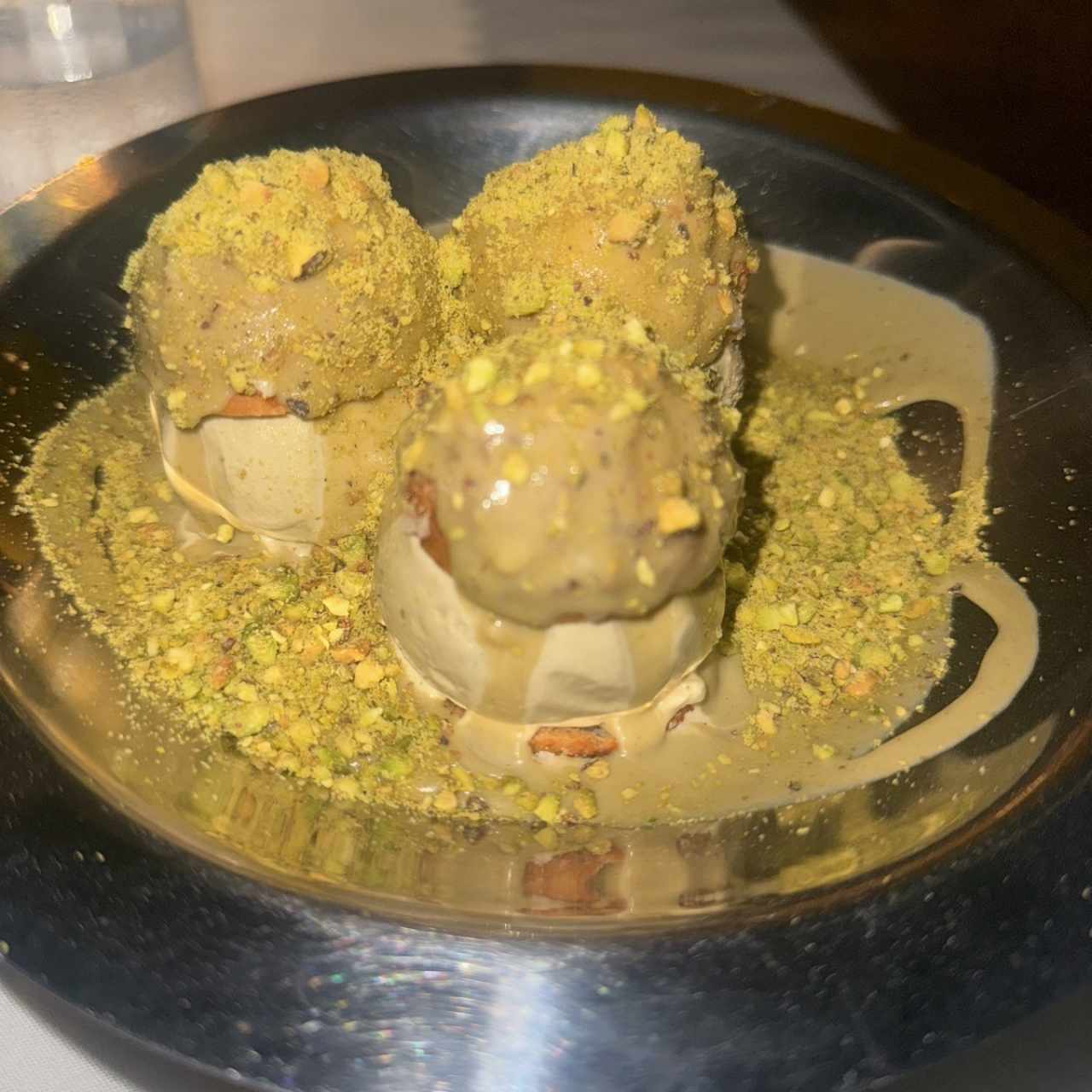 DOLCI - Pistacchio Profiteroles