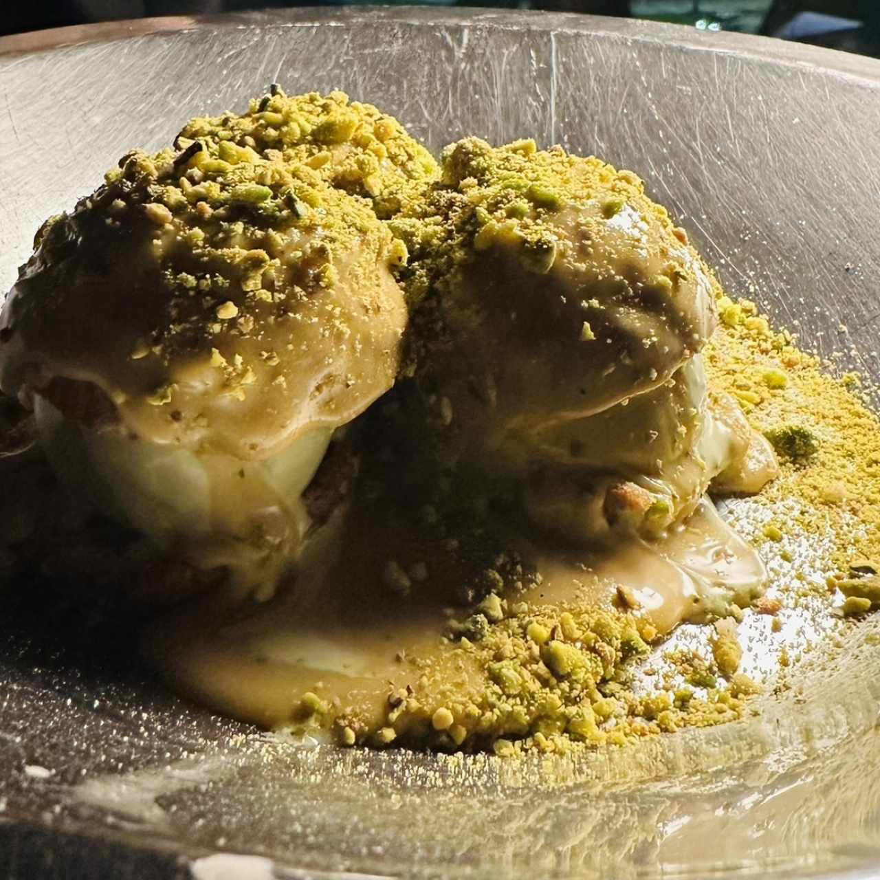 DOLCI - Pistacchio Profiteroles