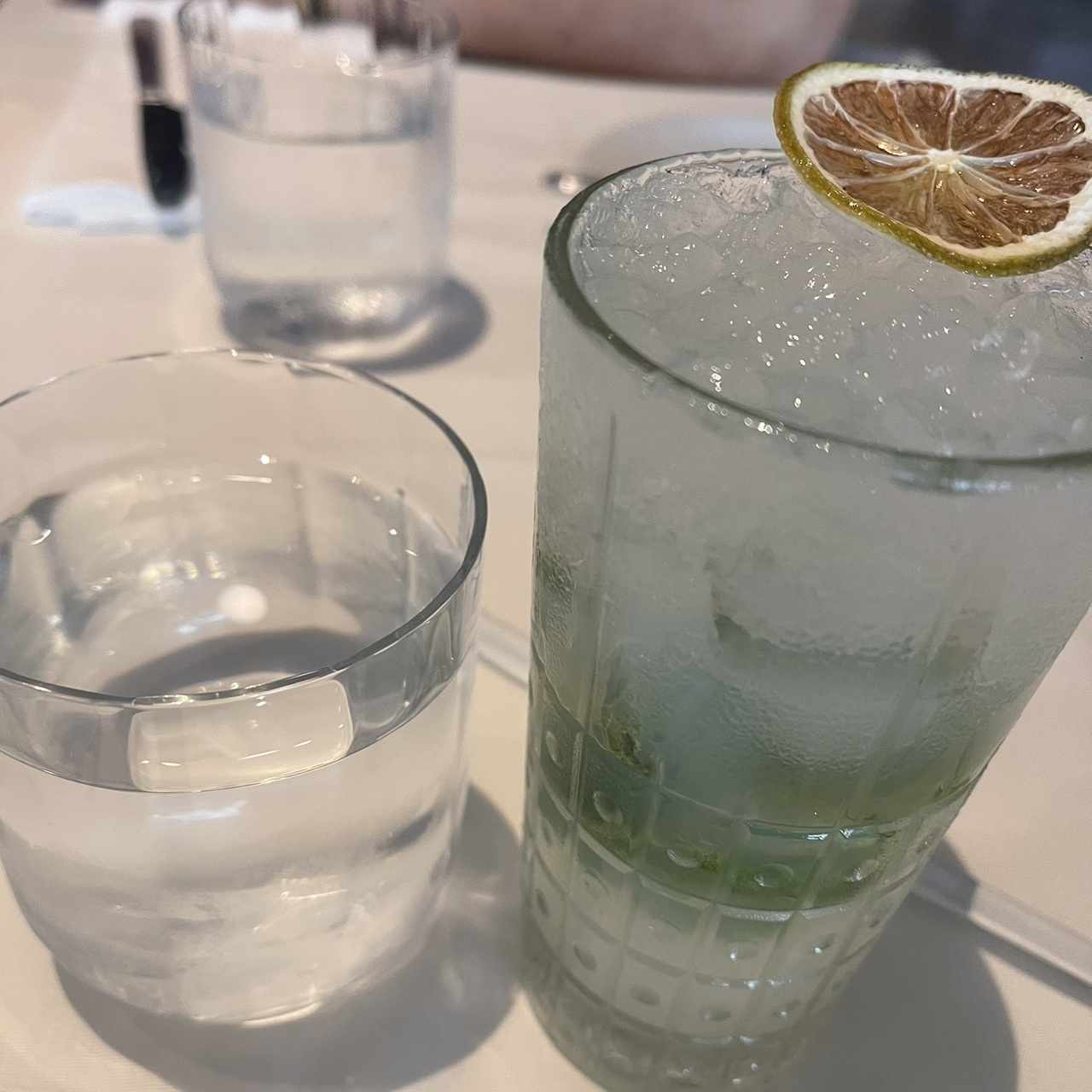 Limonade de limón y hierbabuena 