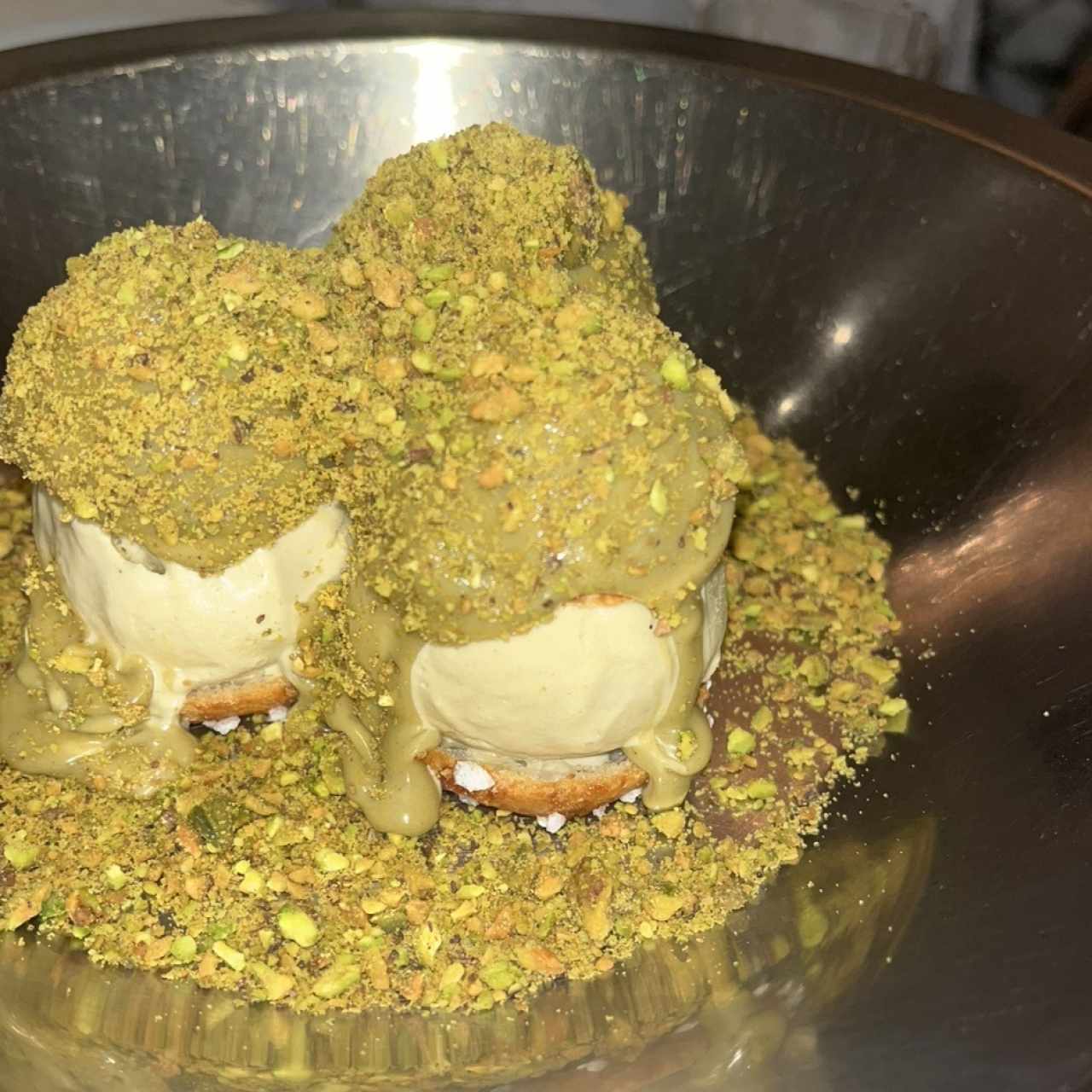 DOLCI - Pistacchio Profiteroles