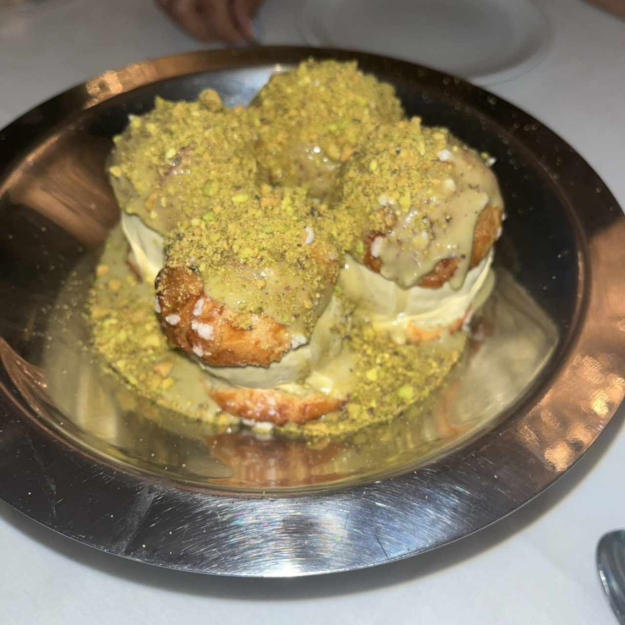 DOLCI - Pistacchio Profiteroles