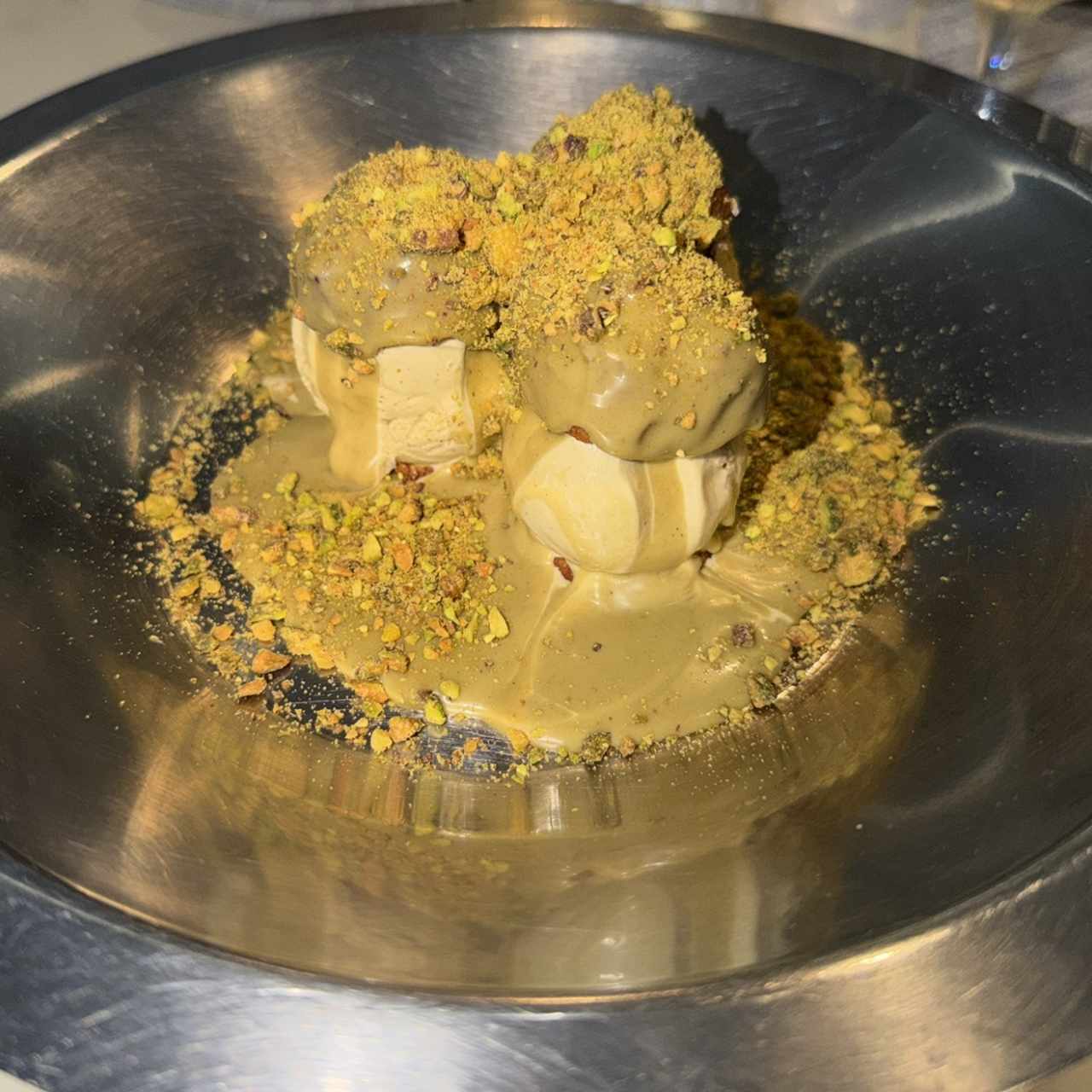 DOLCI - Pistacchio Profiteroles