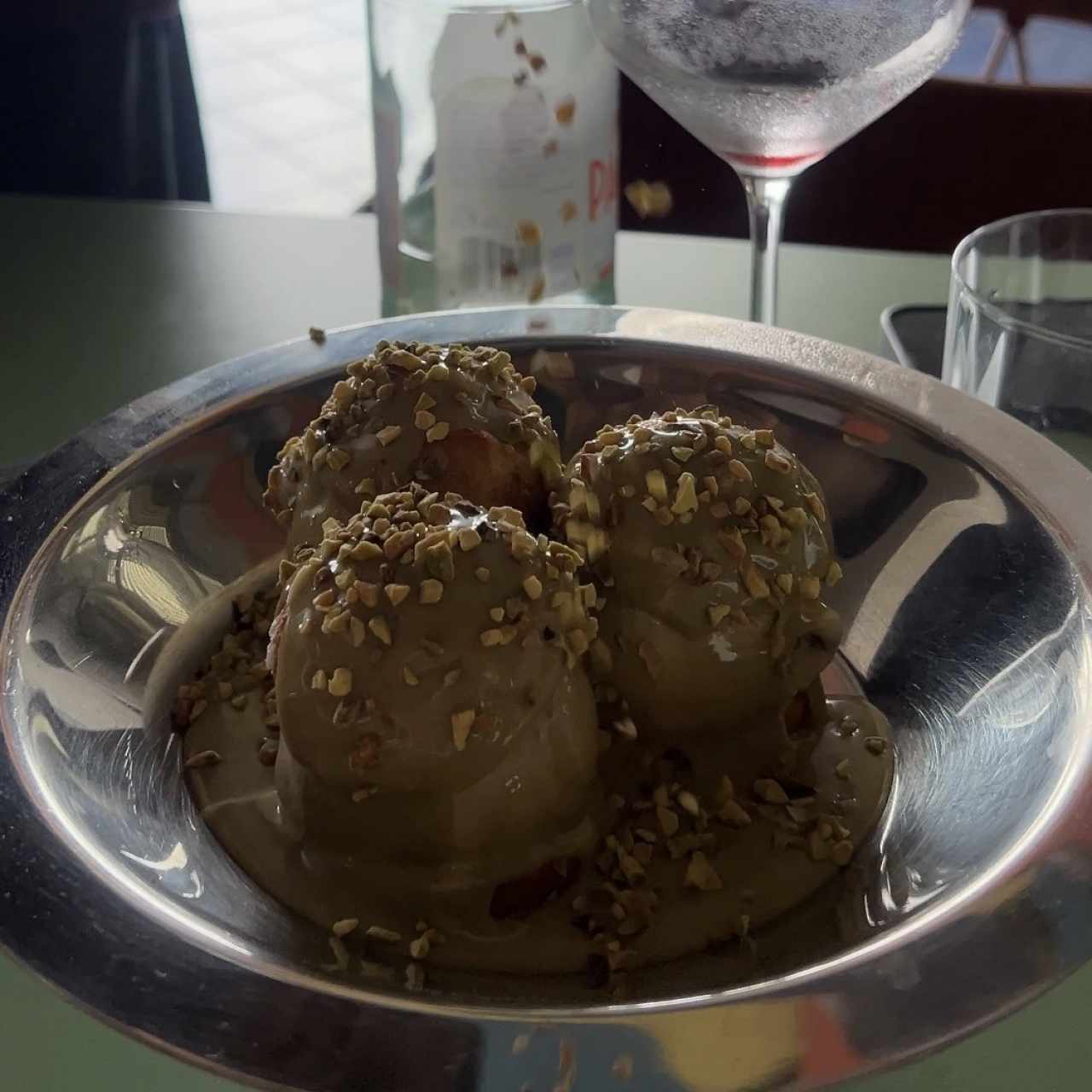DOLCI - Pistacchio Profiteroles