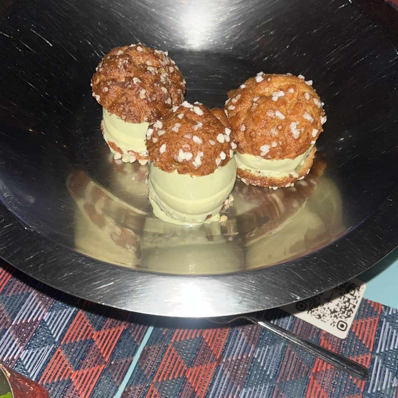 DOLCI - Pistacchio Profiteroles