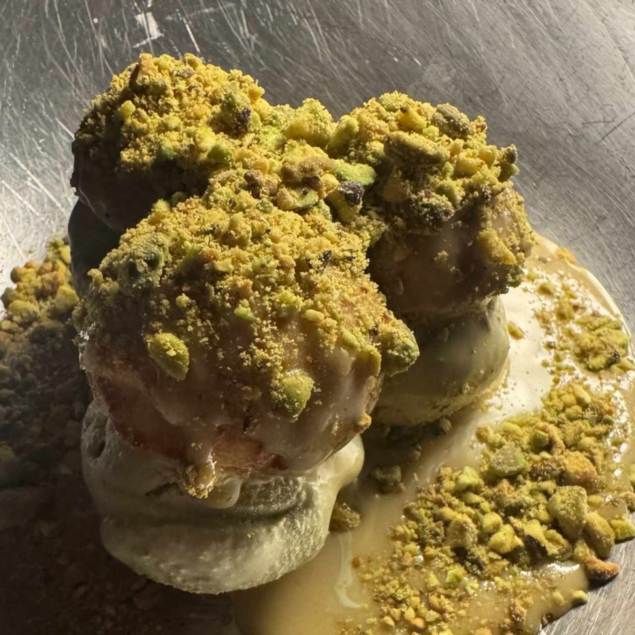 DOLCI - Pistacchio Profiteroles