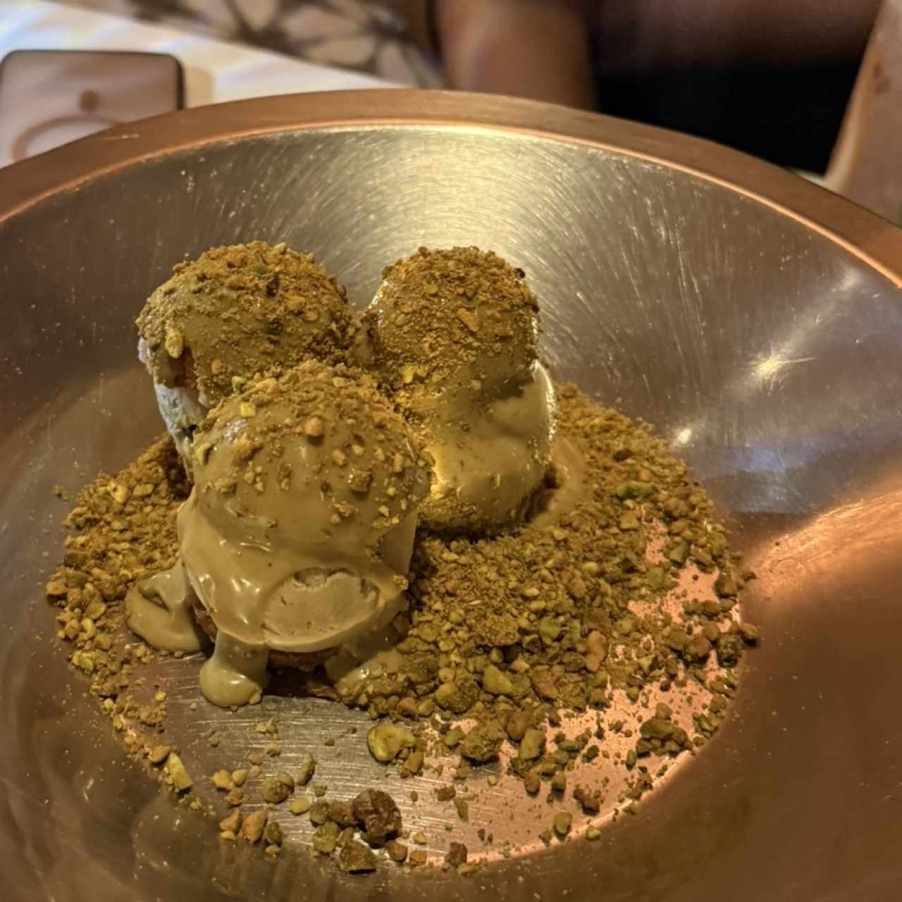 DOLCI - Pistacchio Profiteroles