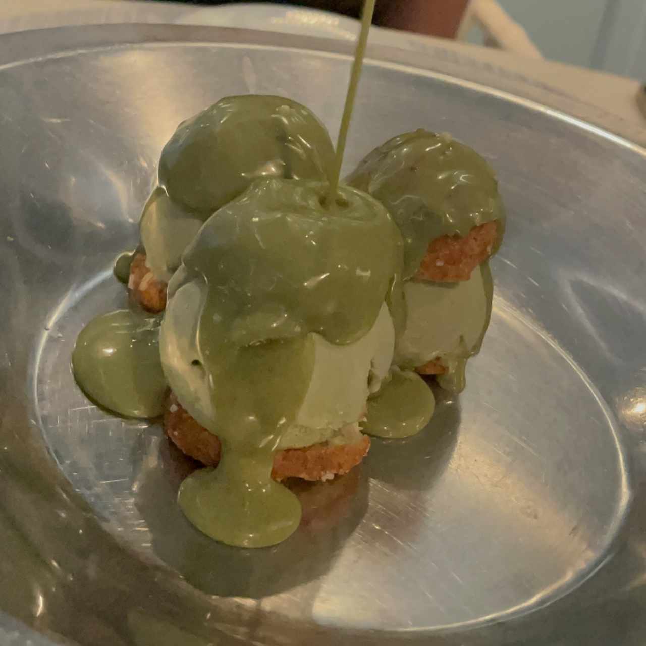 DOLCI - Pistacchio Profiteroles