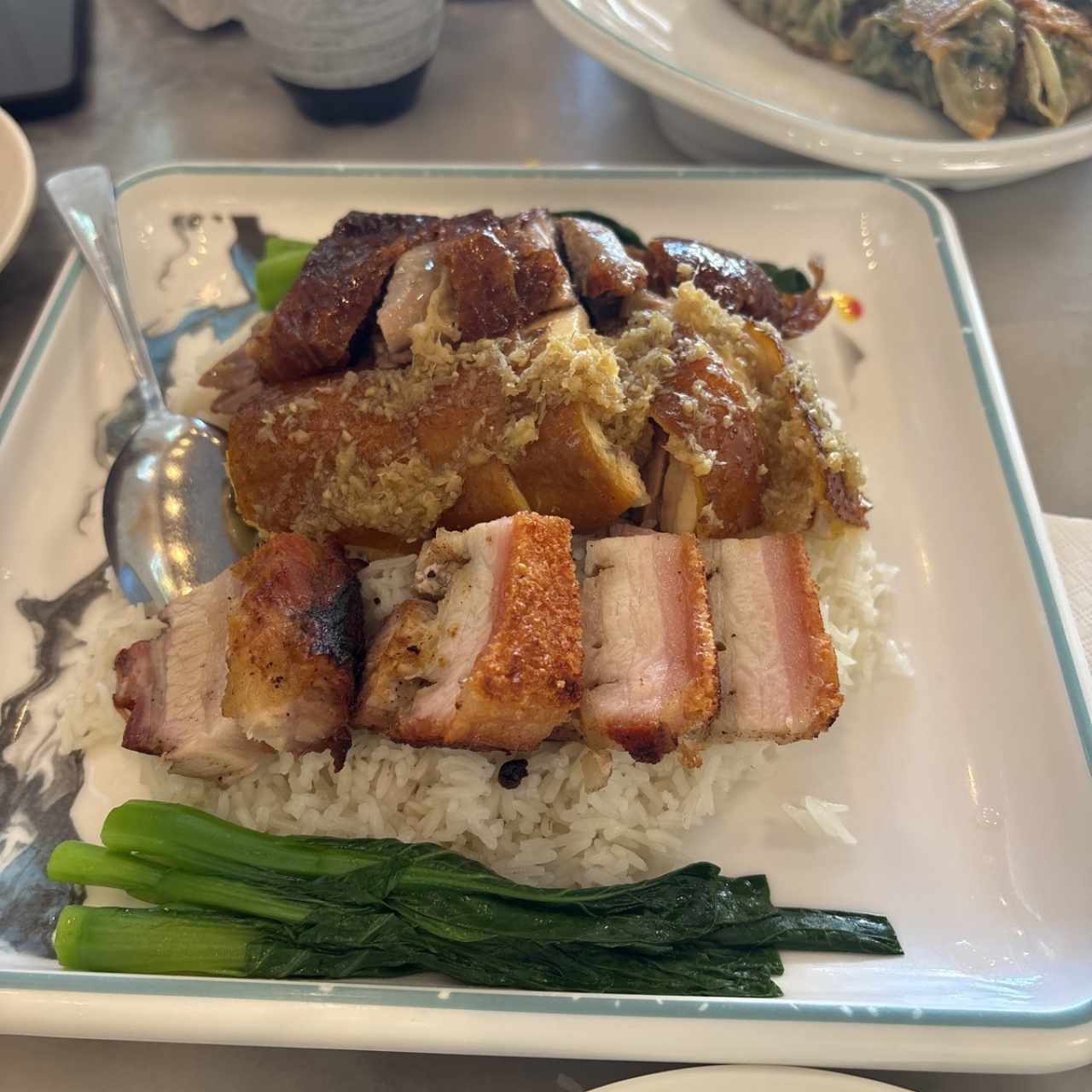 Arroz con pato y costilla asada