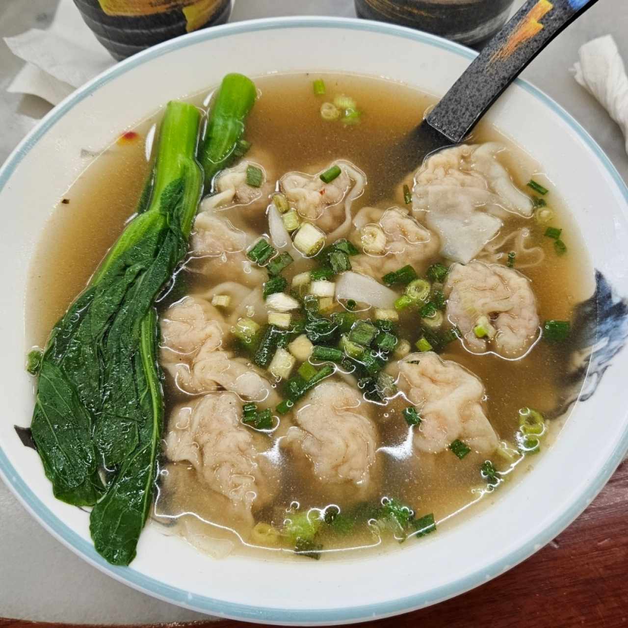 Sopa De Wanton De Puerco Con Camarón Solo