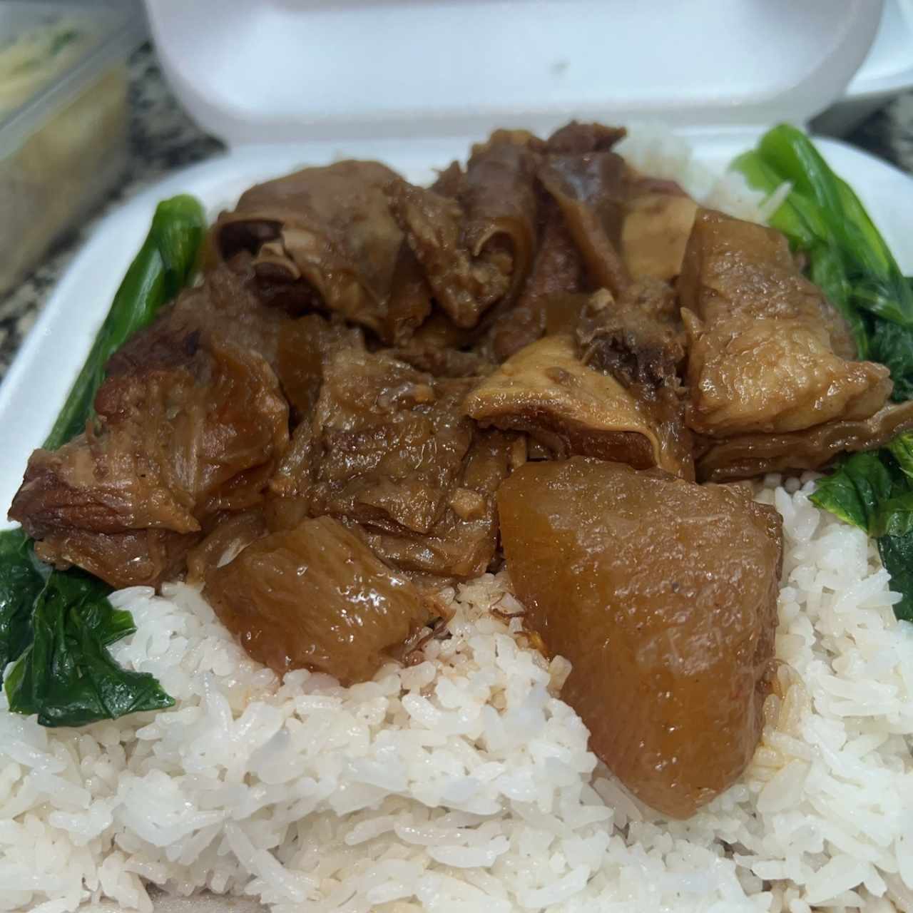 Arroz con patita de puerco y falda