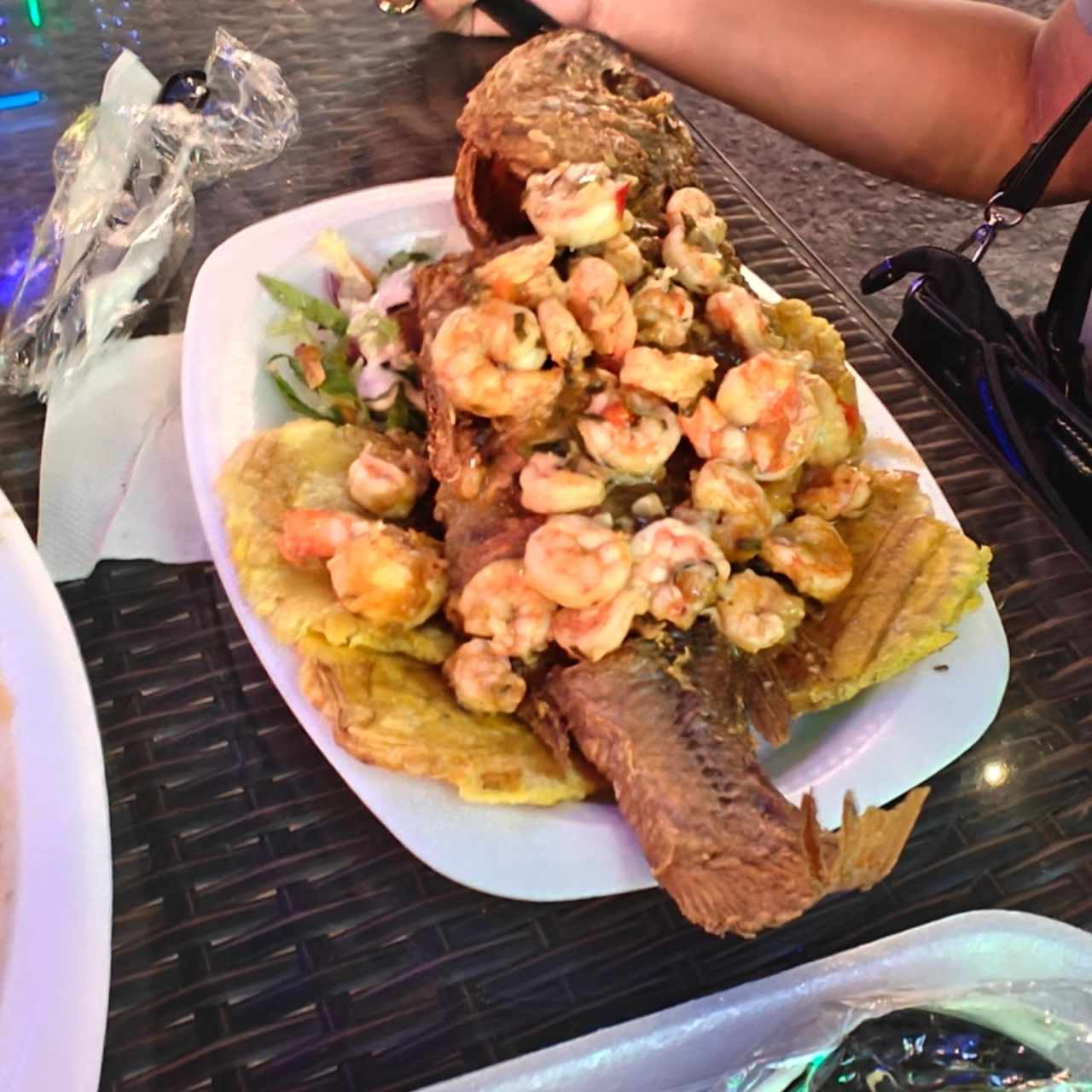 𝑷𝑬𝑺𝑪𝑨𝑫𝑶 𝑨 𝑳𝑨 𝑯𝑬𝑴𝑩𝑹𝑨