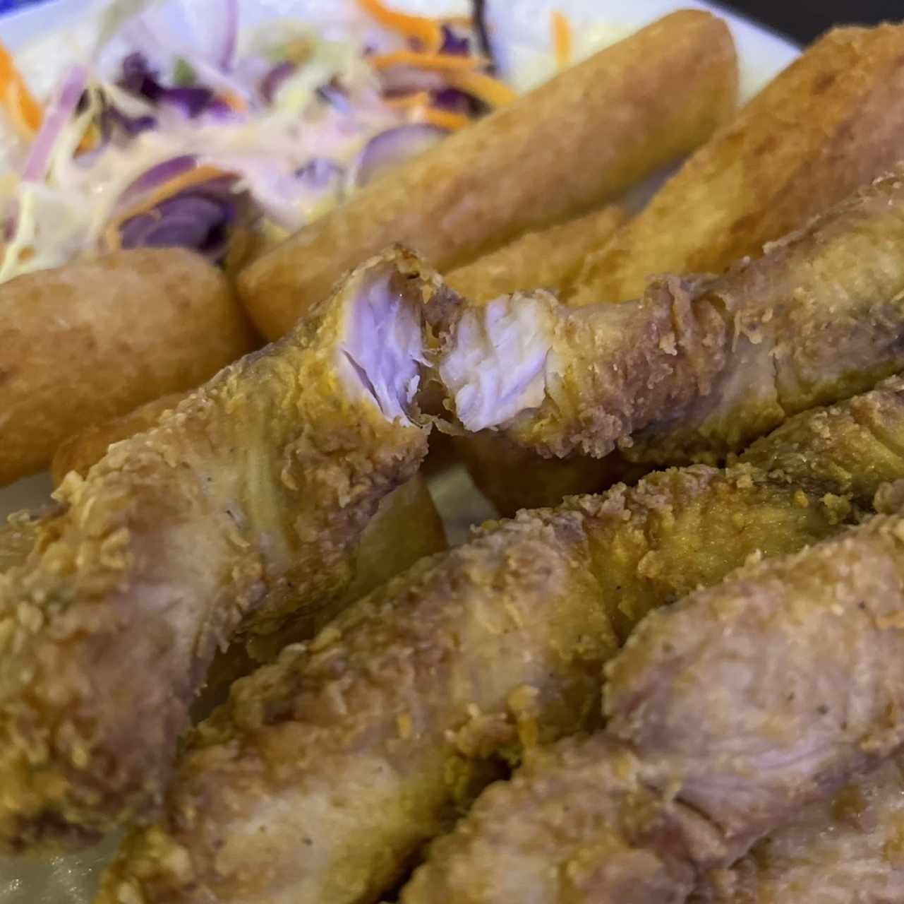 Deditos de pescado con yuca frita