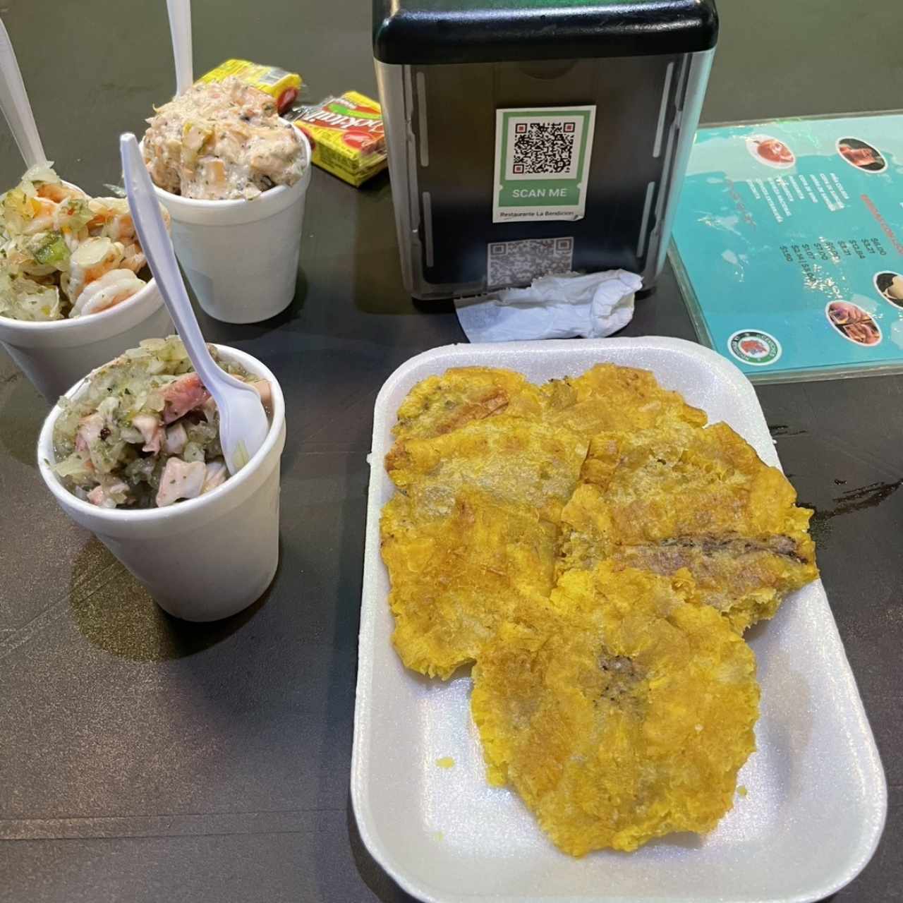 Ceviches de camaron y pulpo, coctail combinación con orden de ptacones