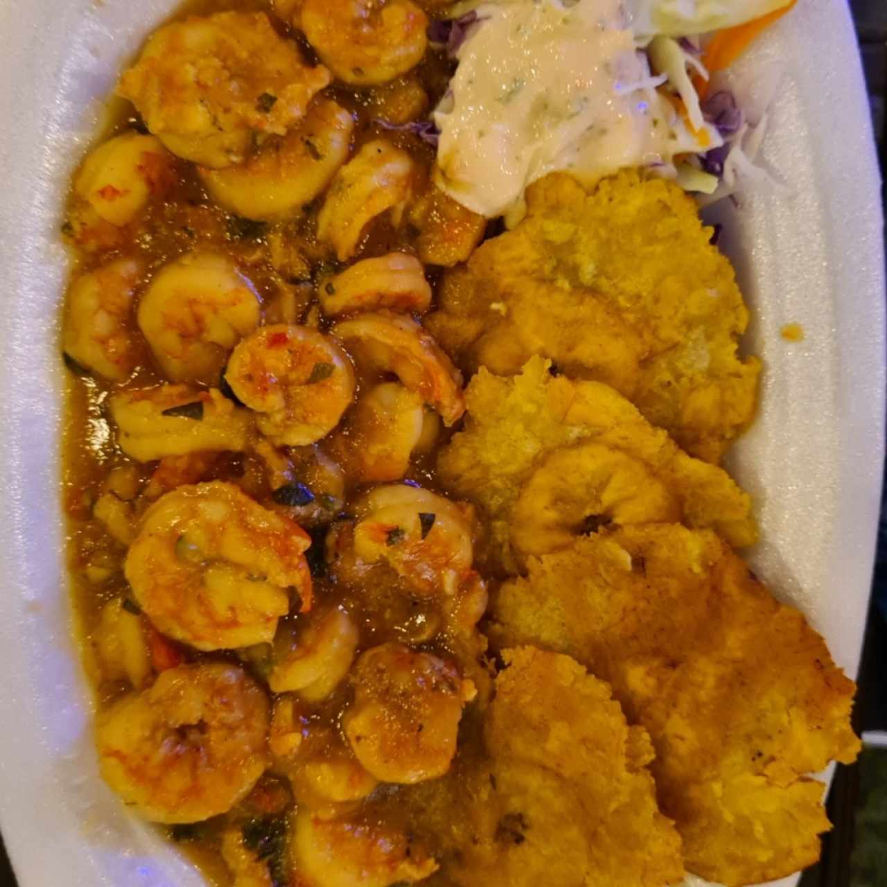Camarones con patacones