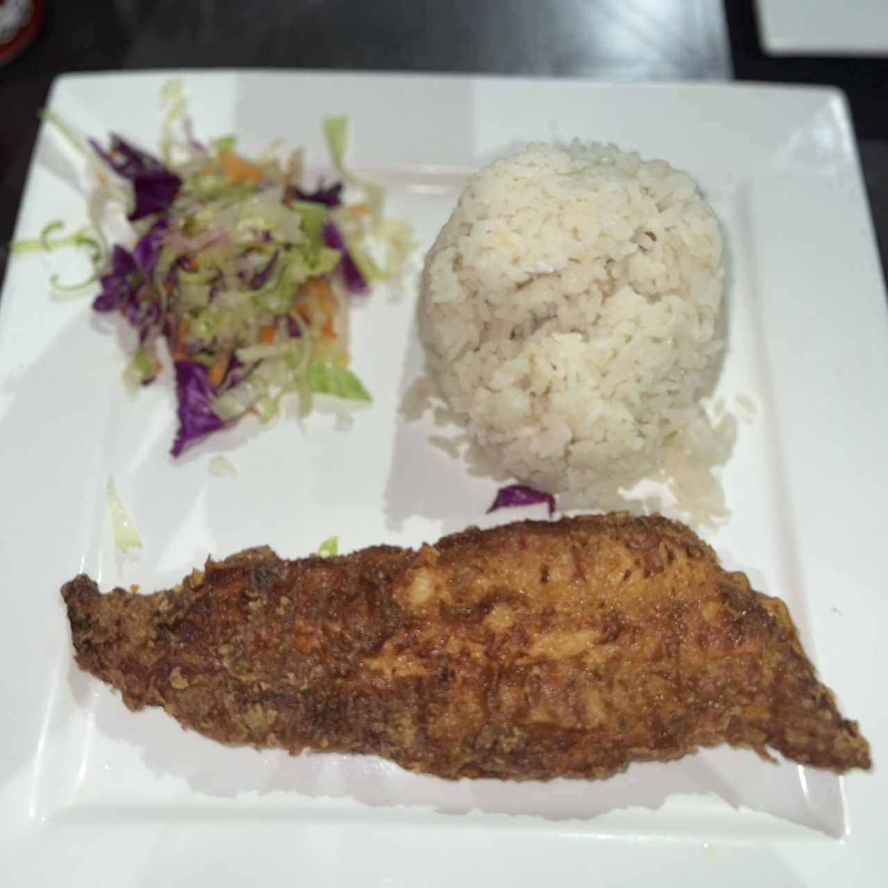 Filete a lo Macho con arroz con coco y ensalada 