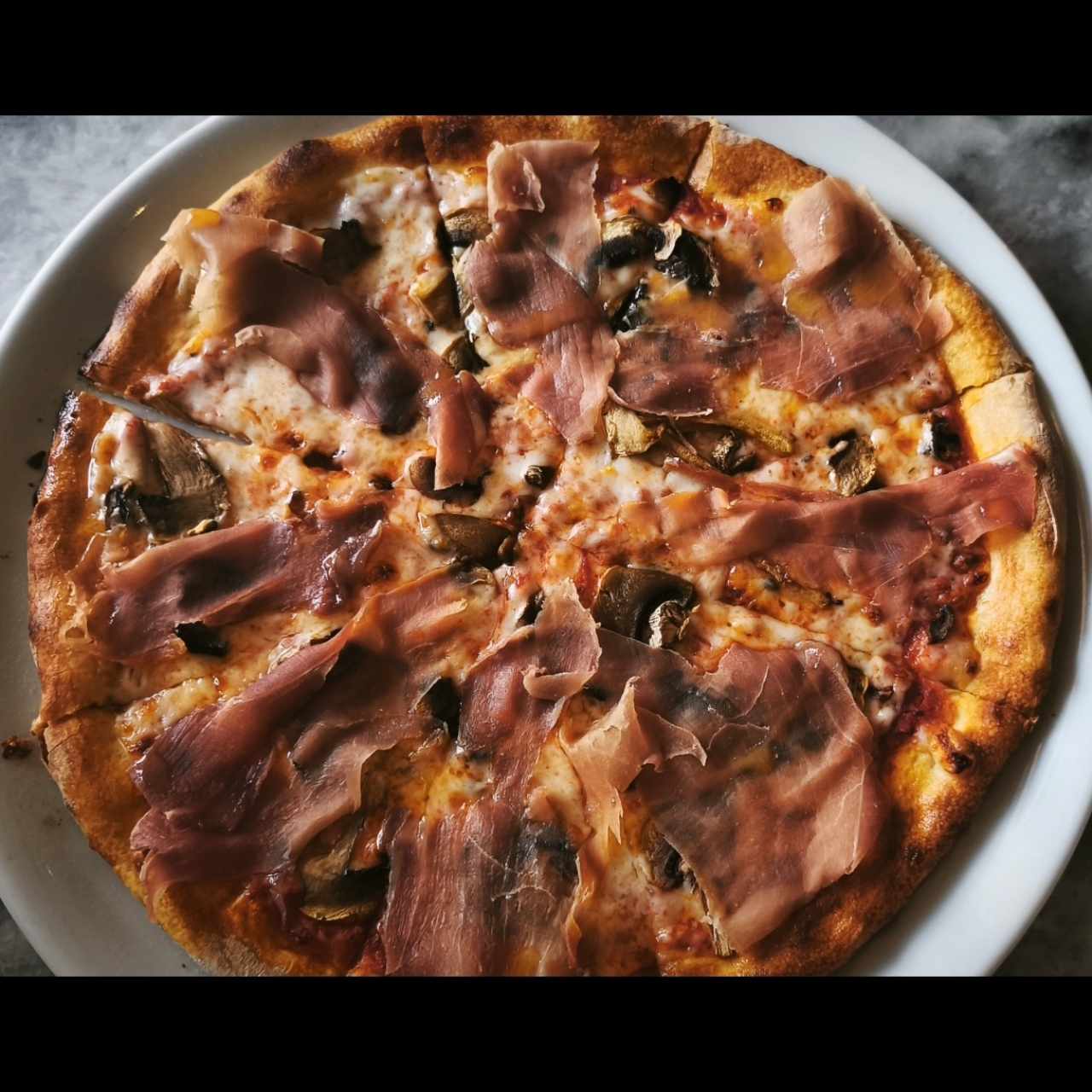 Jamón crudo y Hongos