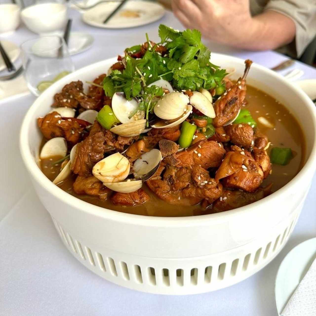 Pollo con Almejas Guisado