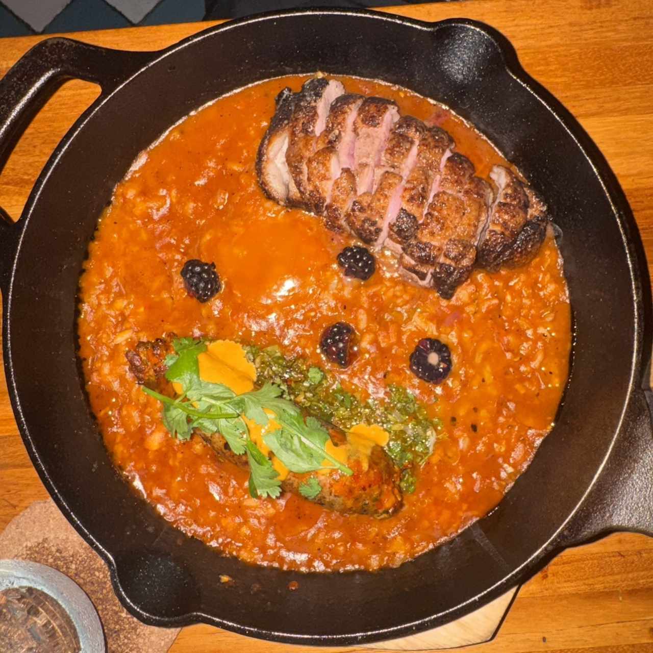 PLATOS FUERTES - SARTÉN DE PATO