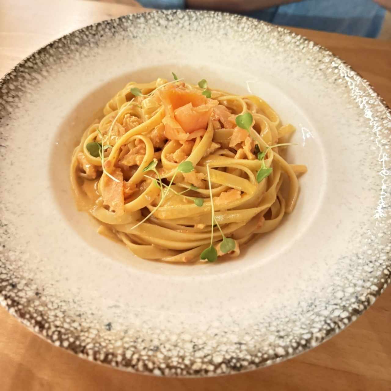 Fettucine alla Crema Rosa di Salmone e Vodka