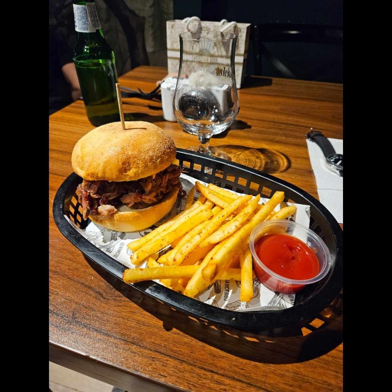 Platos - PULLED PORK SANDWICH