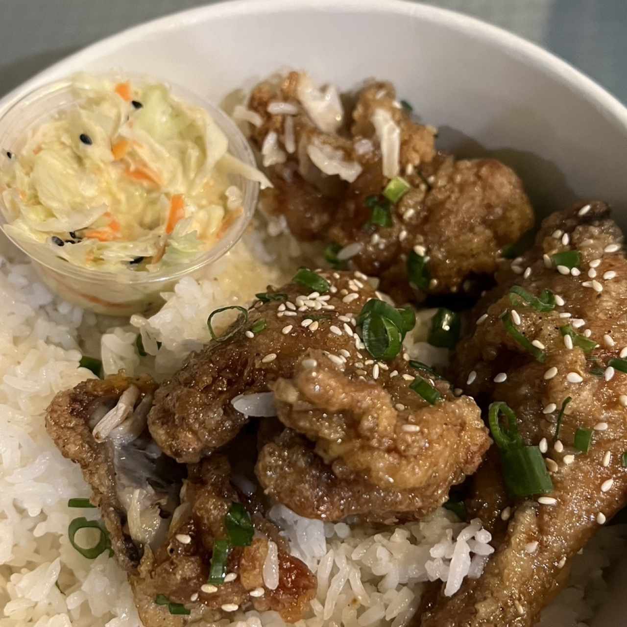 Pollo feito con arroz de jazmín 
