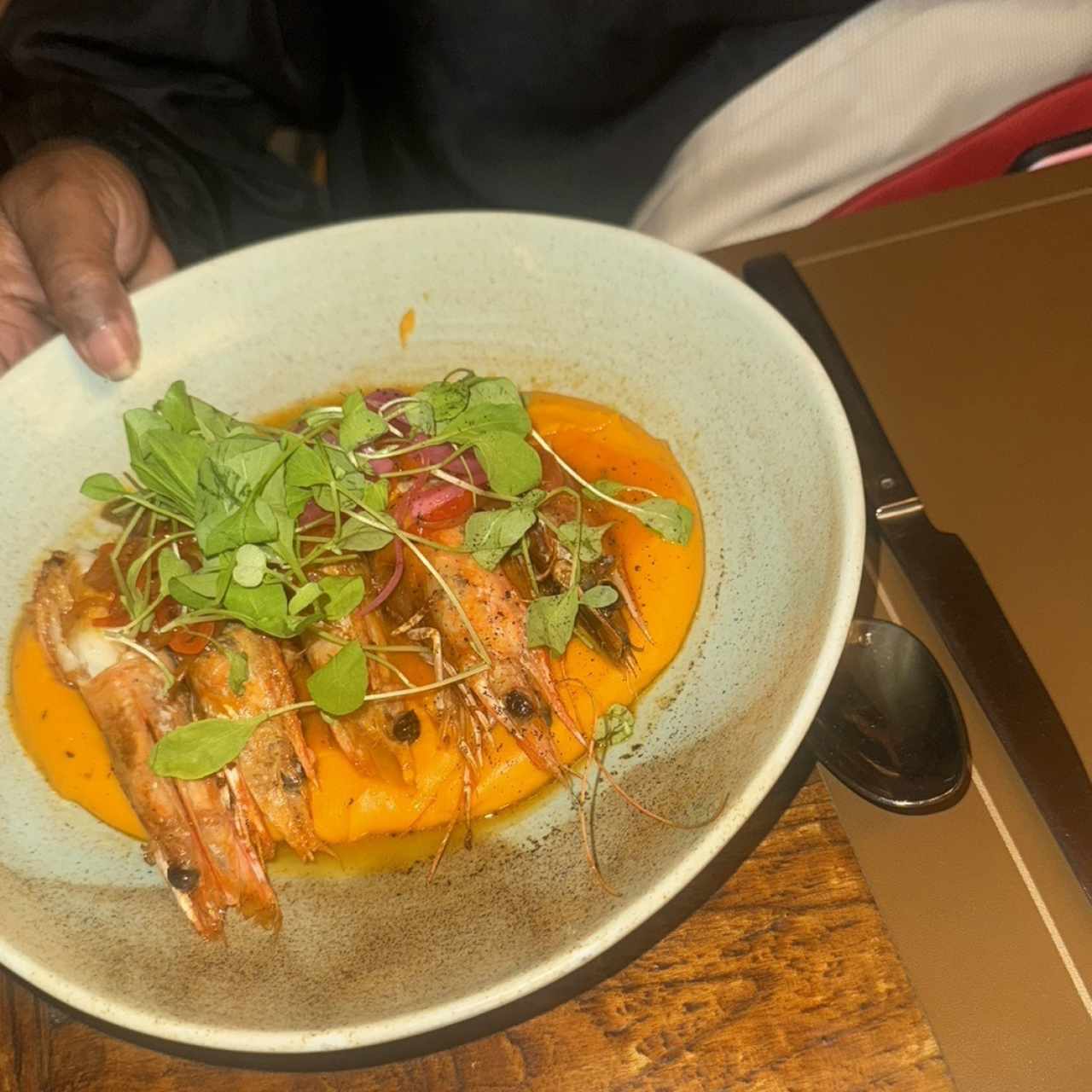 Langostinos con Tamal de Olla