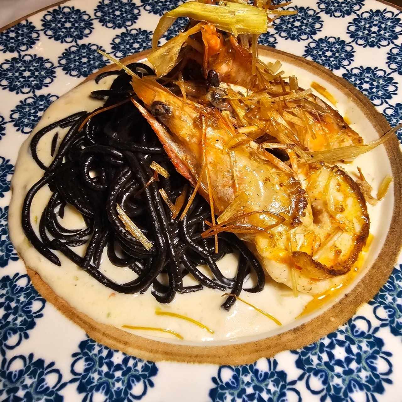 Spaghetti Nero con Langostinos