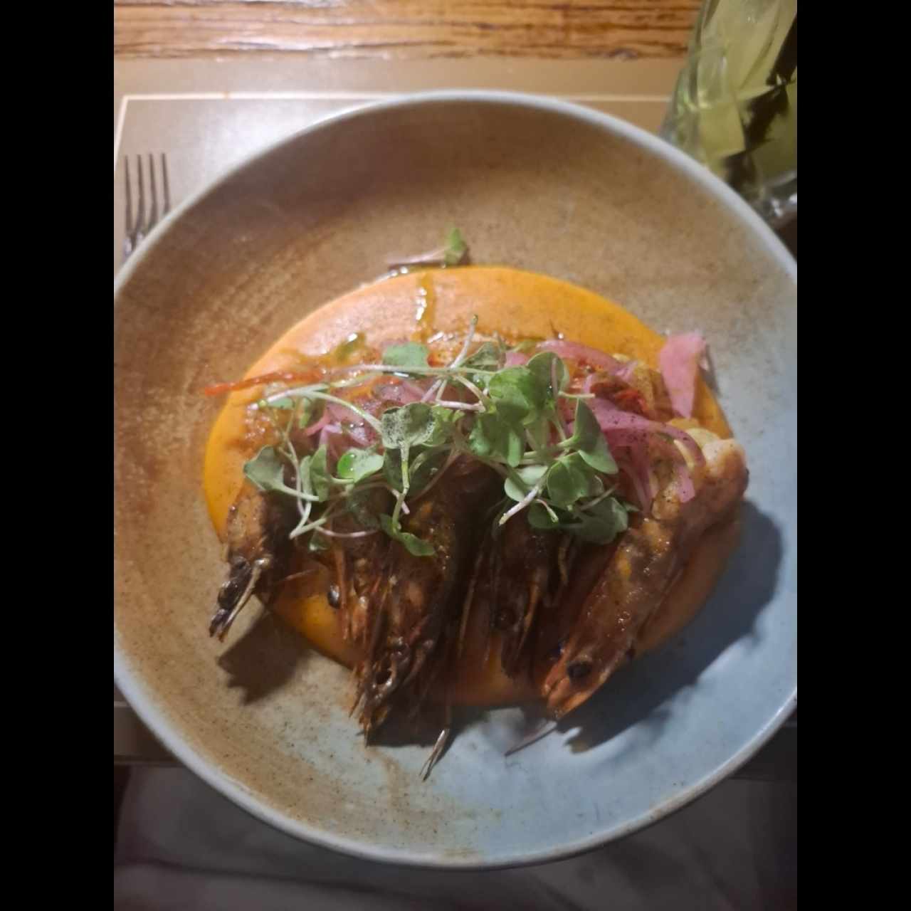 Langostinos con Tamal de Olla