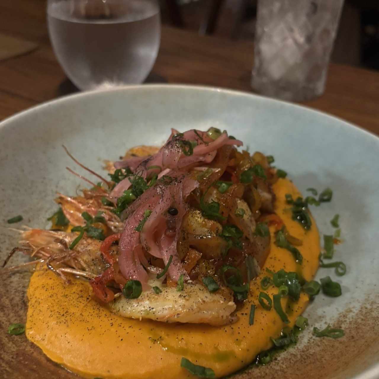 Langostinos con Tamal de Olla