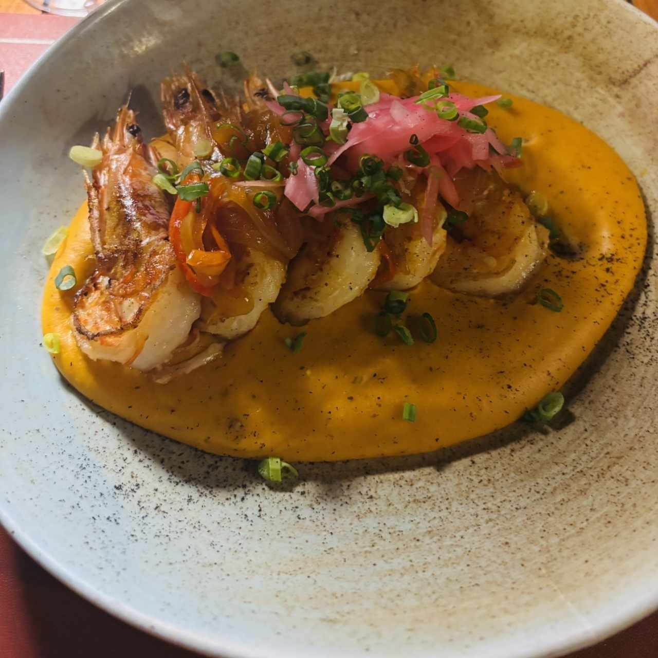 Langostinos con Tamal de Olla