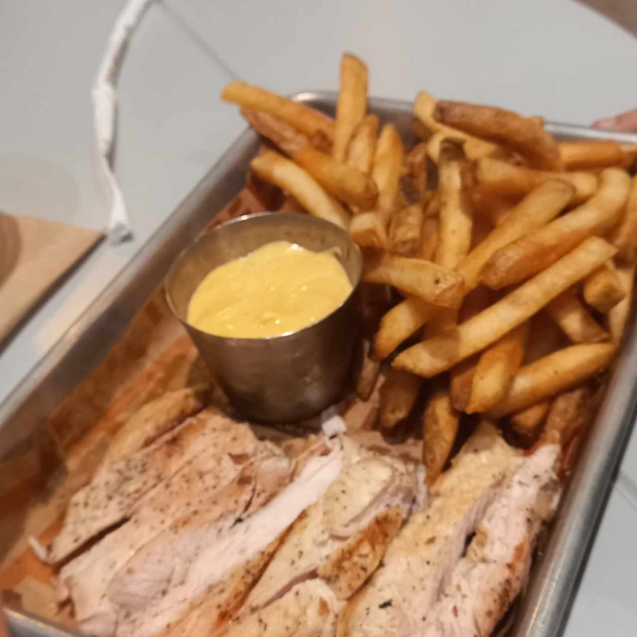 pollo al grill con papas menú de niños