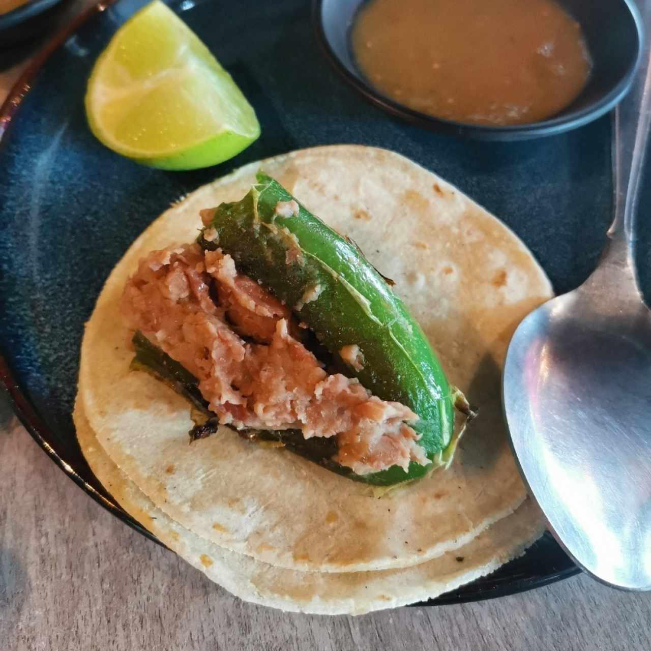 Taquito de jalapeño vegano