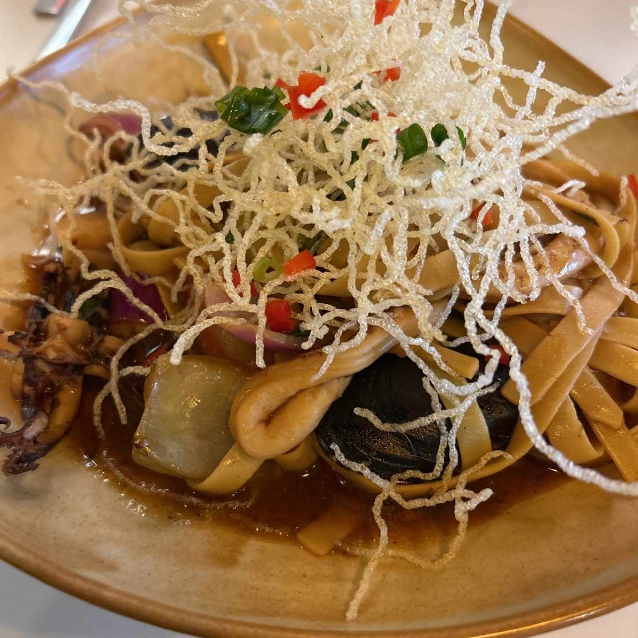 TALLARIN SALTADO DE MARISCO