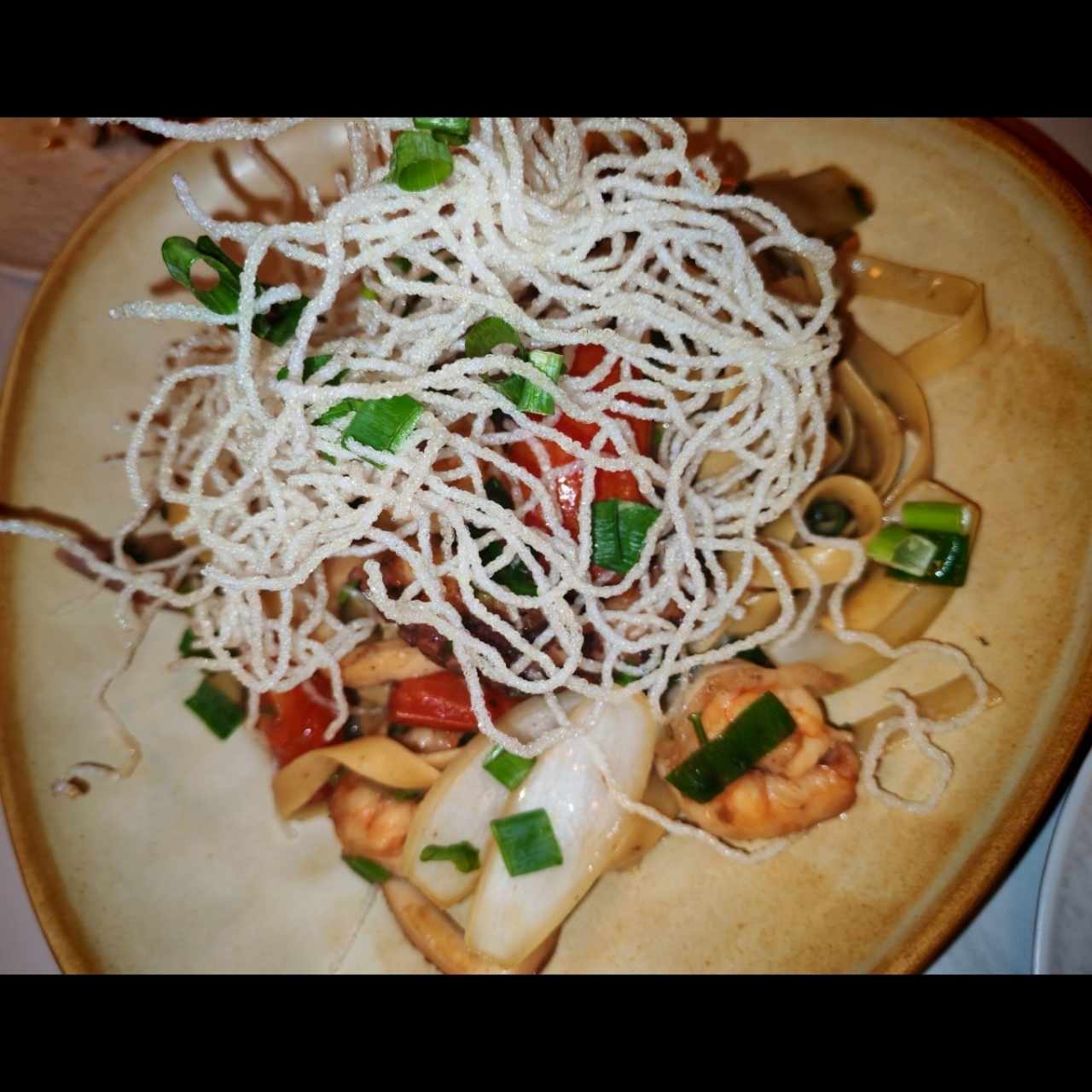 TALLARIN SALTADO DE MARISCO
